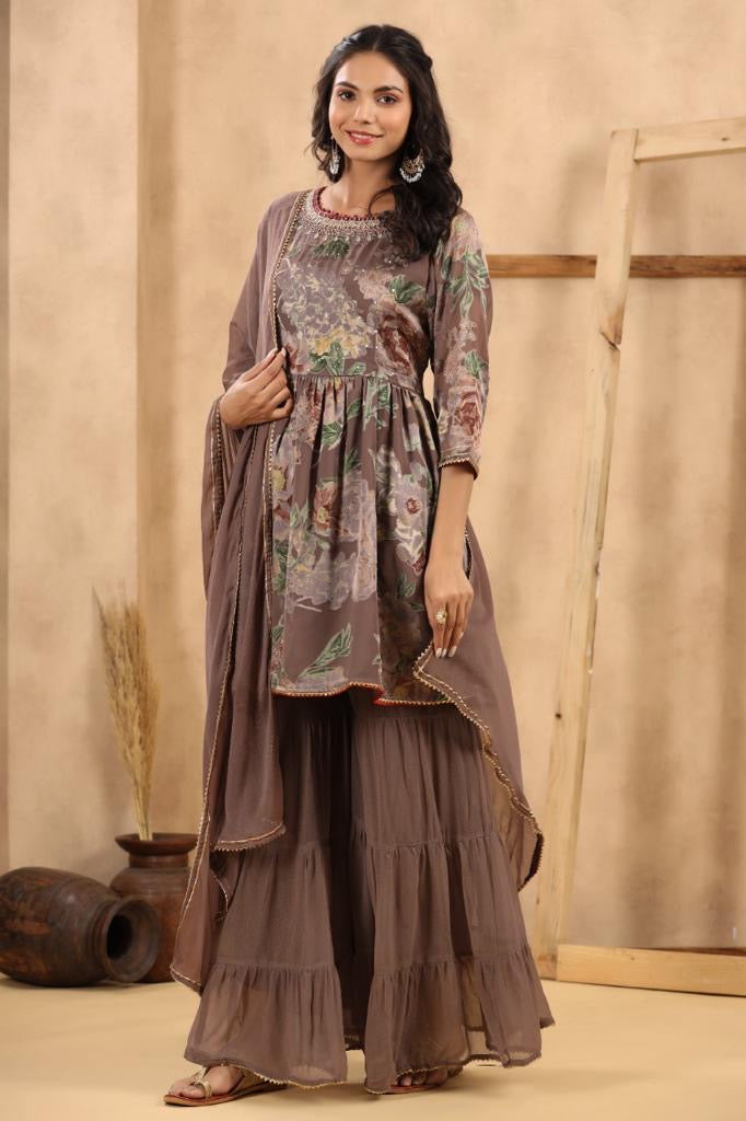 Brown peplum divider