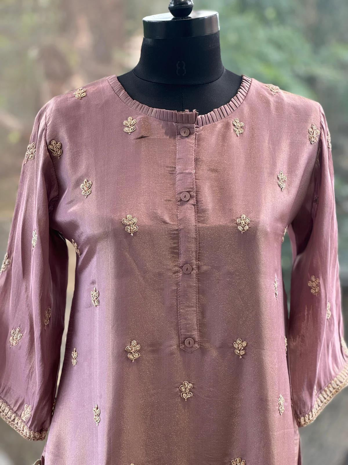 Simmer purple tissue suit in classy look with beautiful handwork