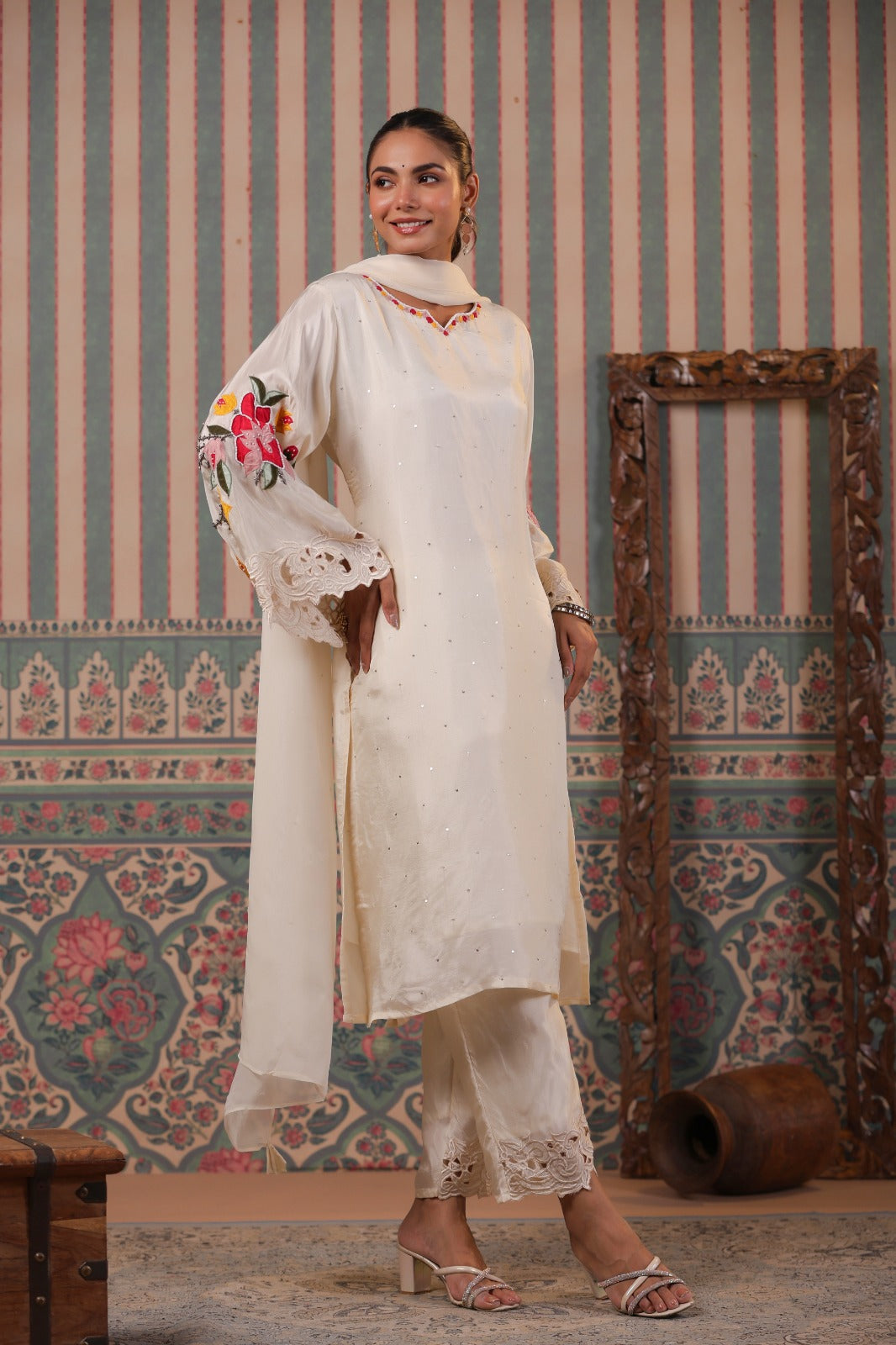 Bell sleeves silk suit ( cream & ice blue)