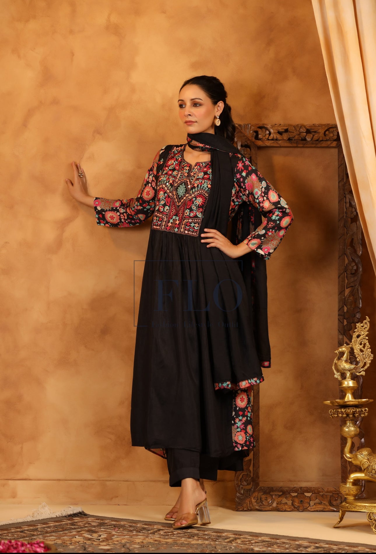 Black silk embroidery suit