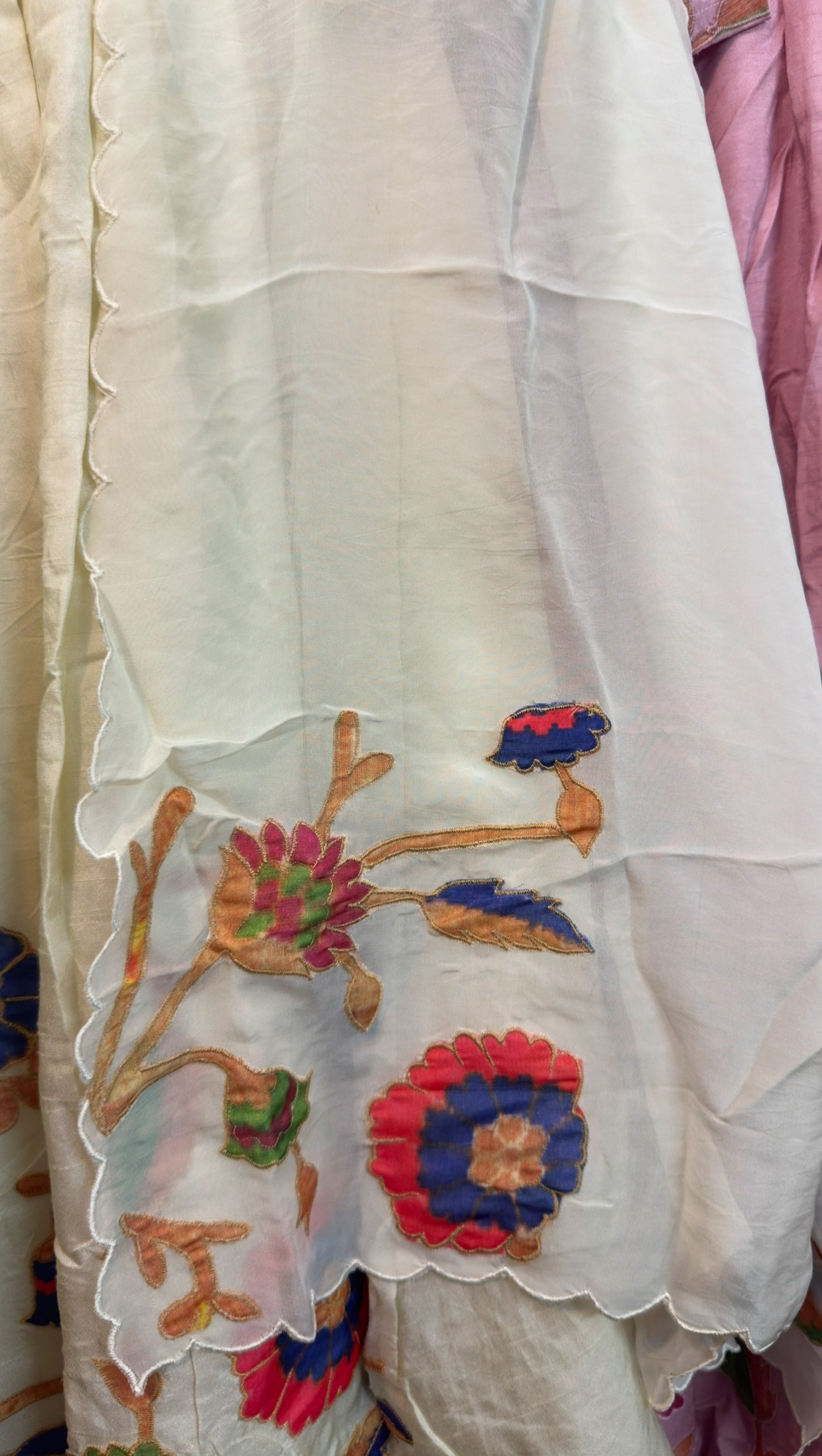 Soft silk appliqué cream and pink