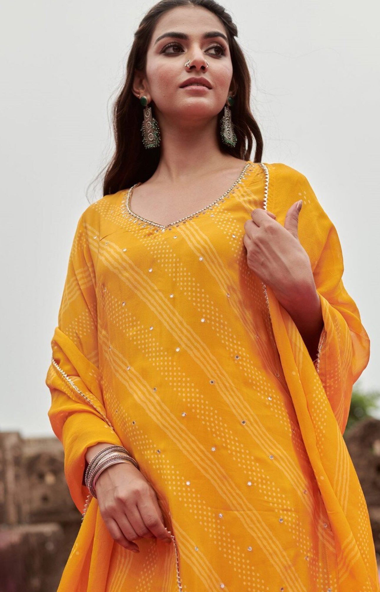 Bandhani pink/yellow crepe suit