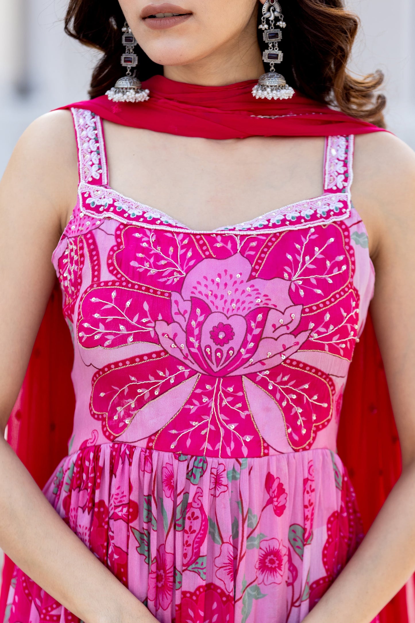 Pink sleeves less gown Chinon