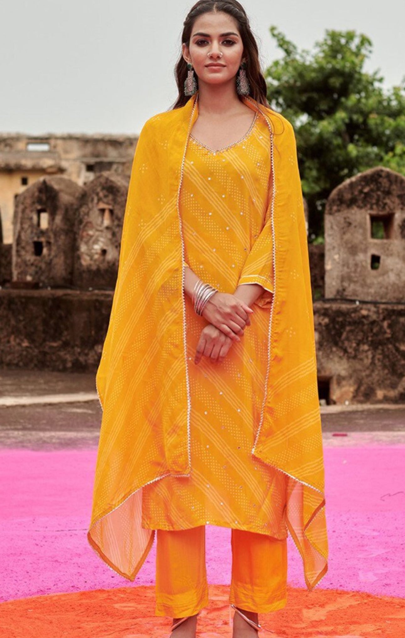Bandhani pink/yellow crepe suit