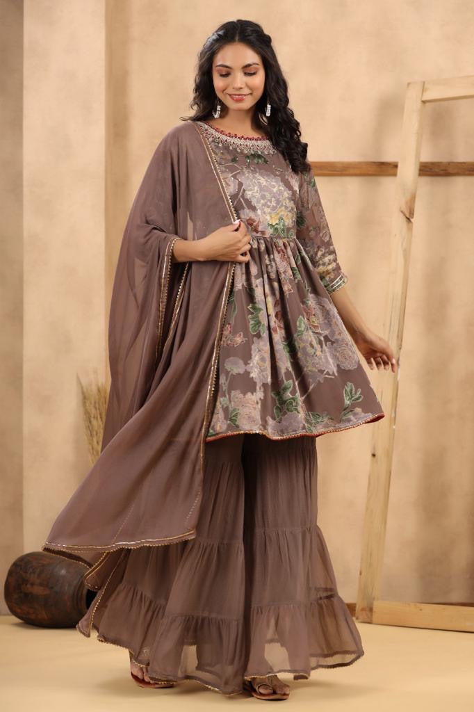 Brown peplum divider