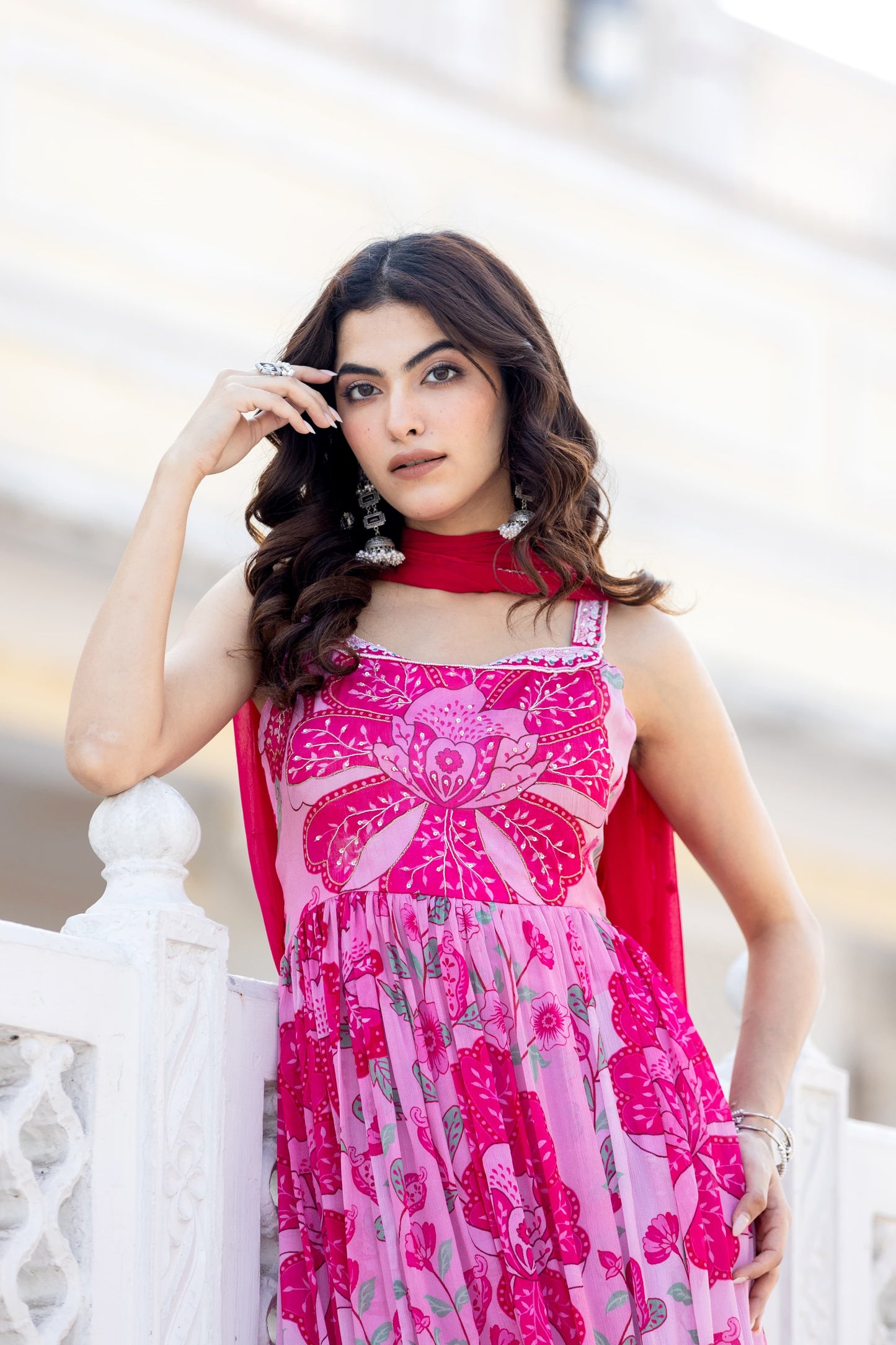 Pink sleeves less gown Chinon
