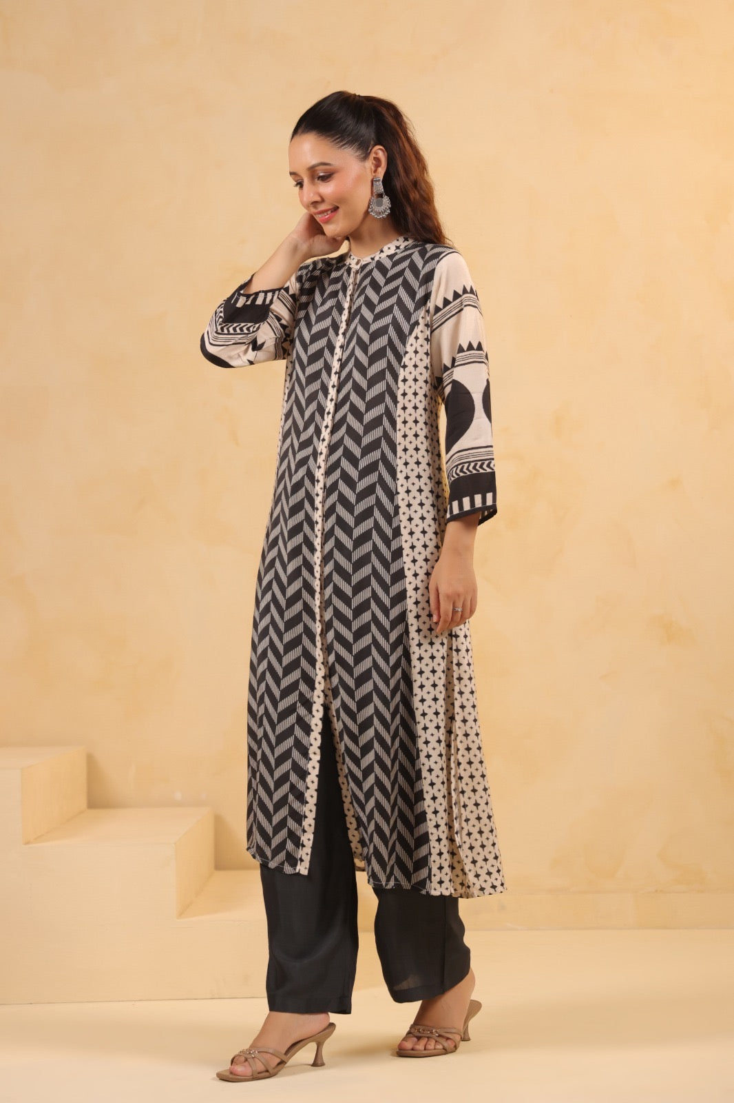 Black white beautiful crepe kurta pant