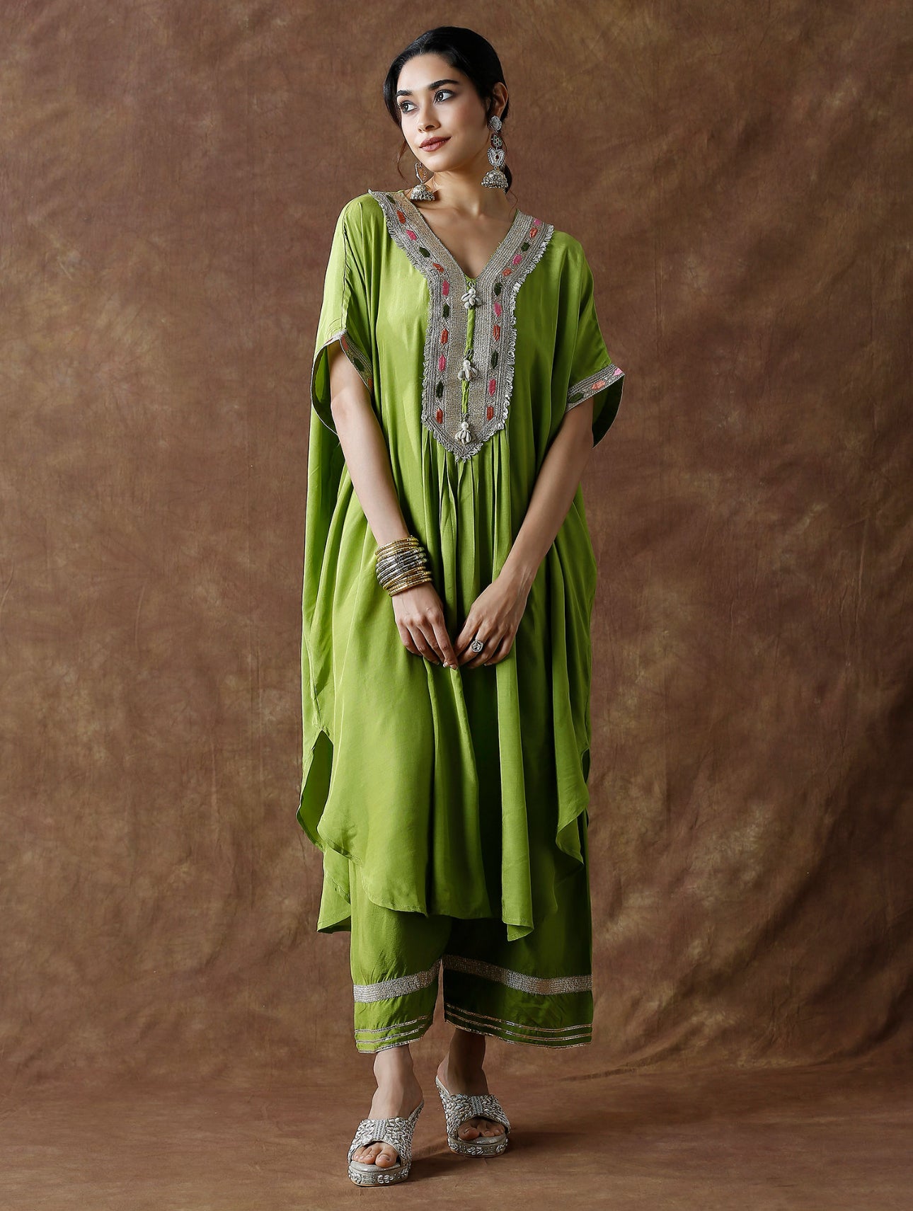Crepe solid kaftan with plazoo