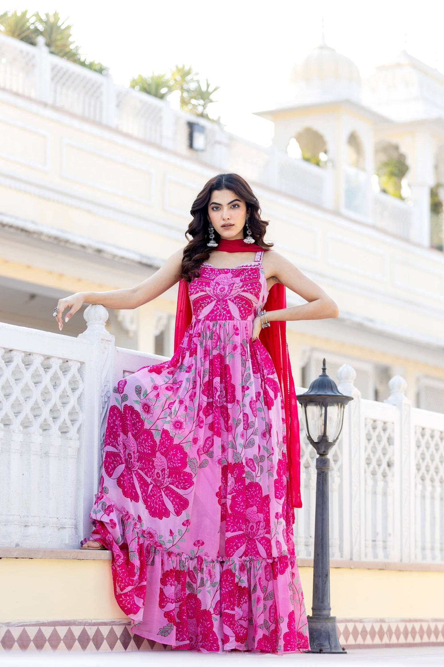 Pink sleeves less gown Chinon