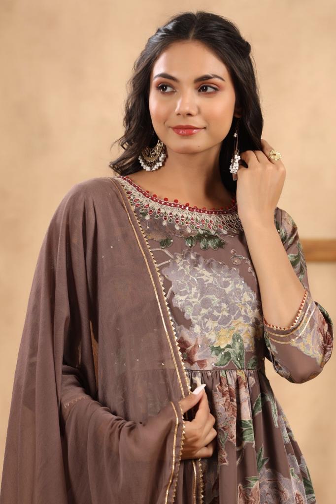 Brown peplum divider