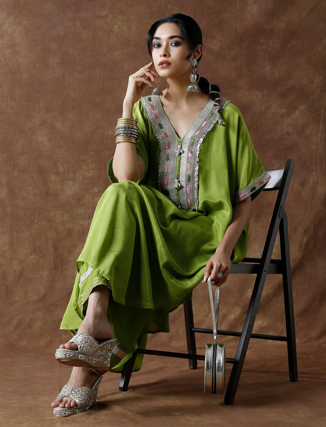 Crepe solid kaftan with plazoo