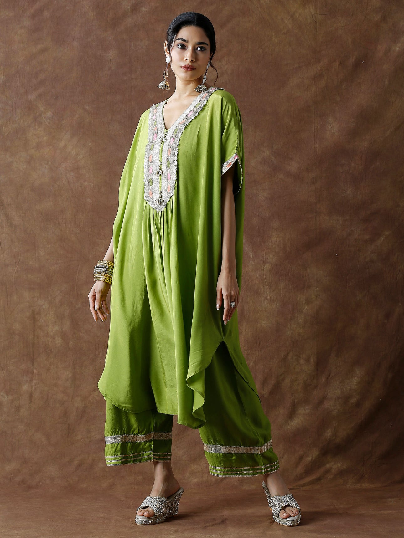 Crepe solid kaftan with plazoo