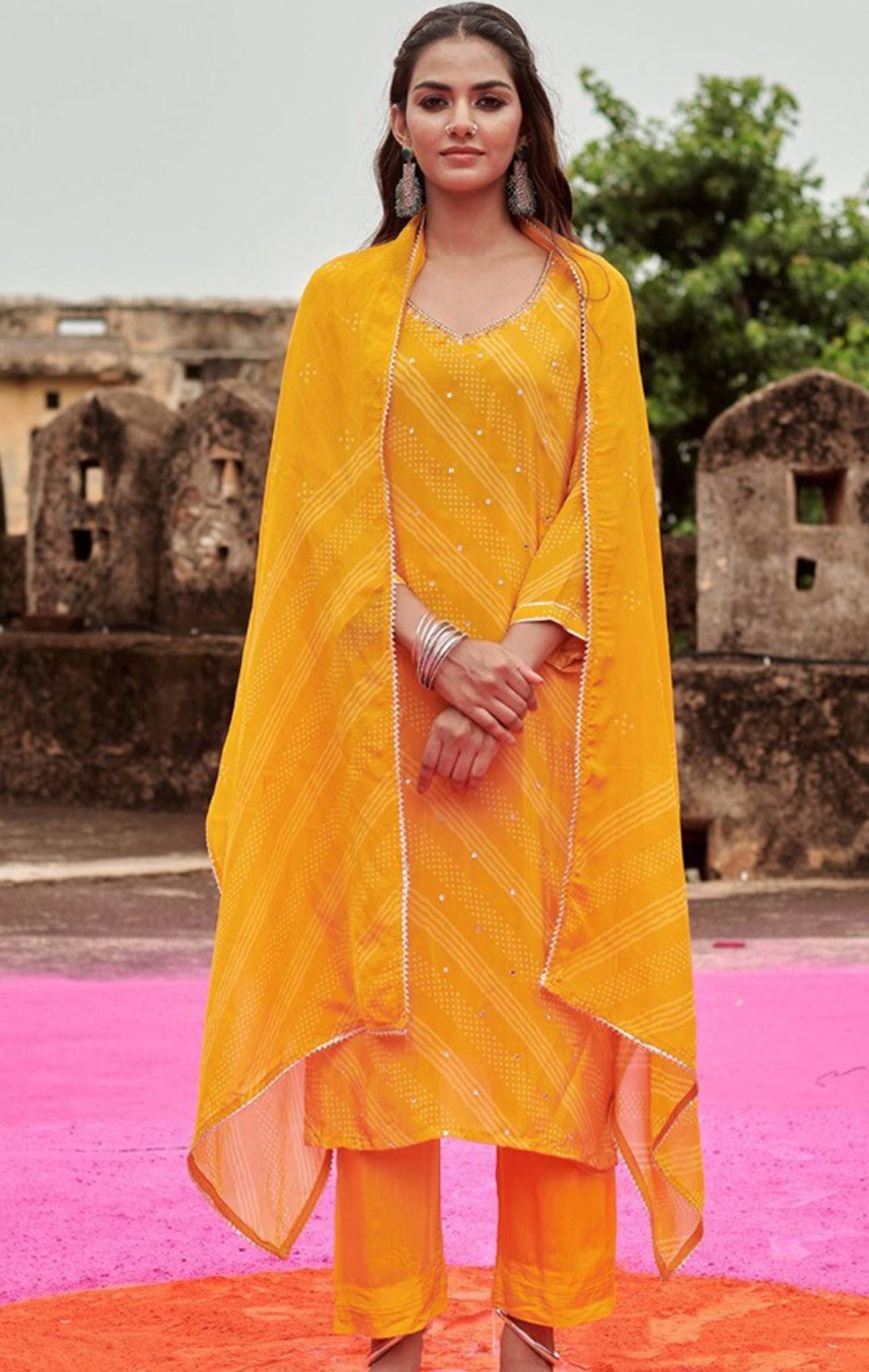 Bandhani pink/yellow crepe suit