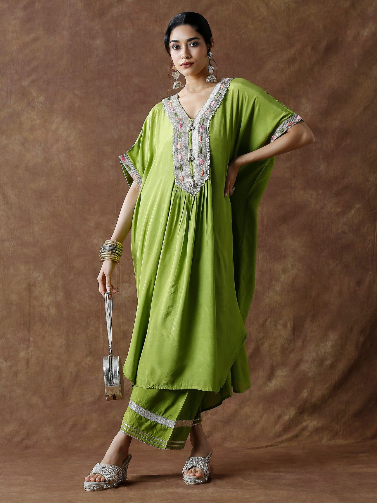 Crepe solid kaftan with plazoo