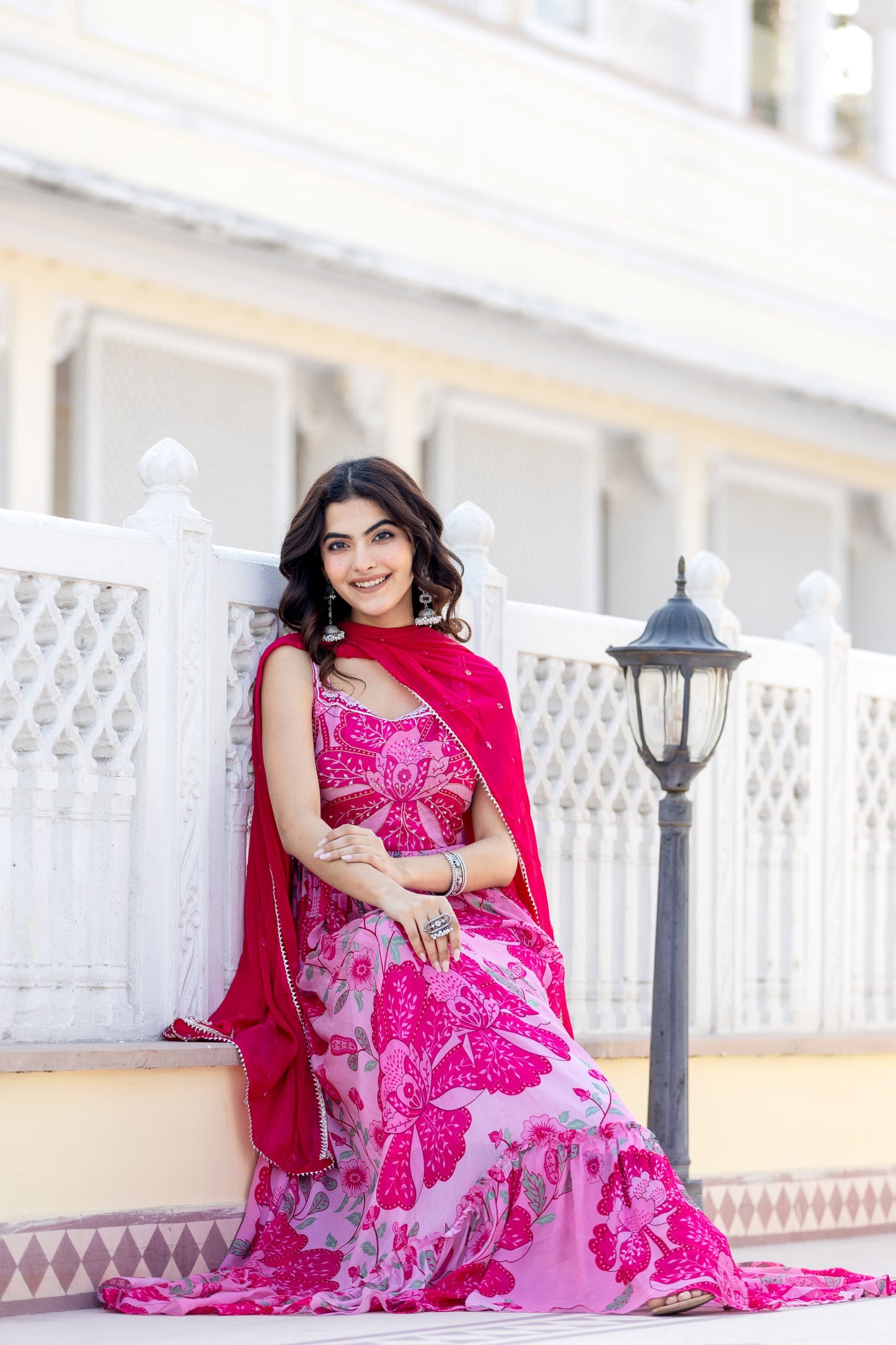 Pink sleeves less gown Chinon