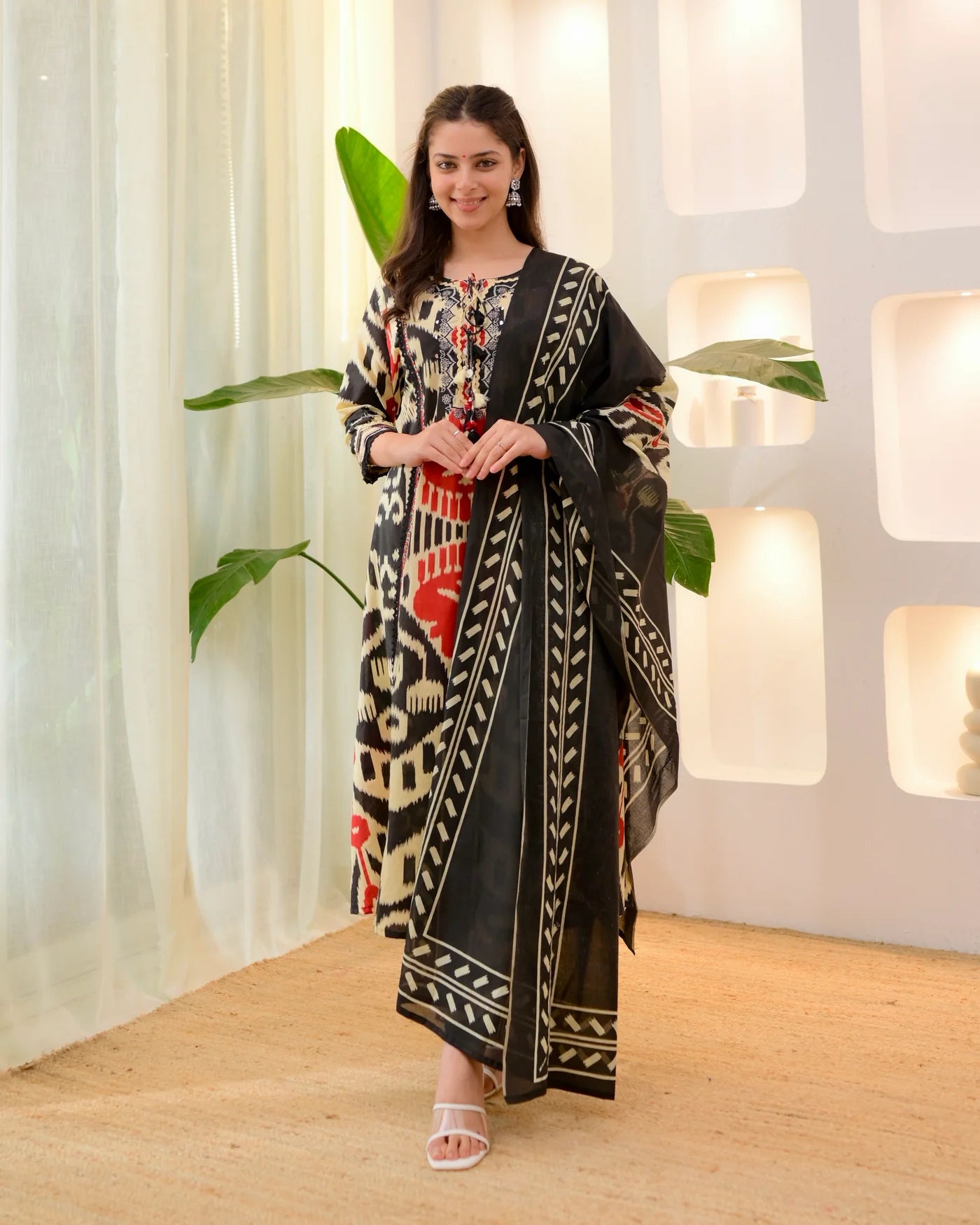 BLACK BAROQUE A LINE HANDWORK COTTON SUI