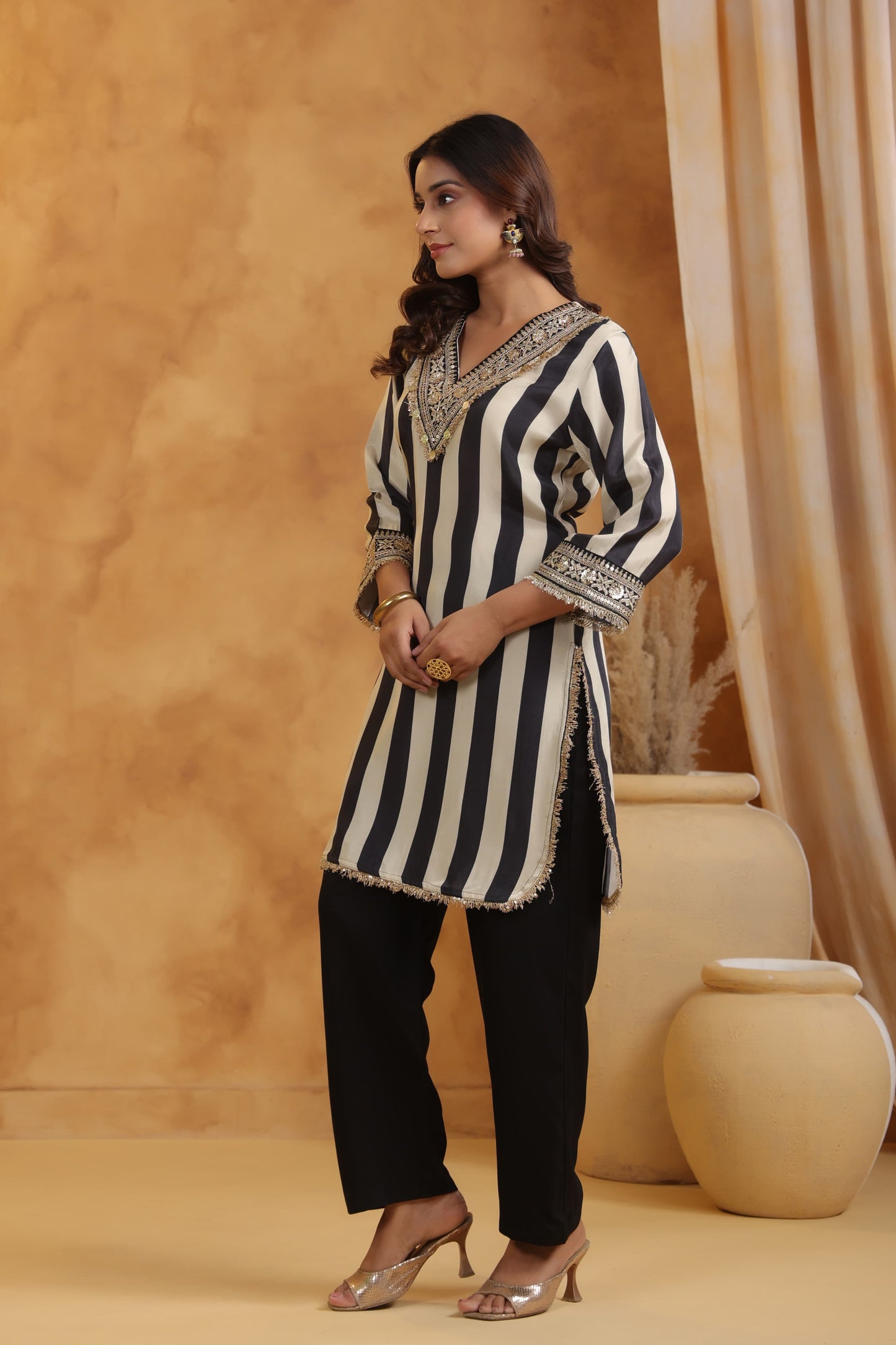 Black muslin silk strip co ord