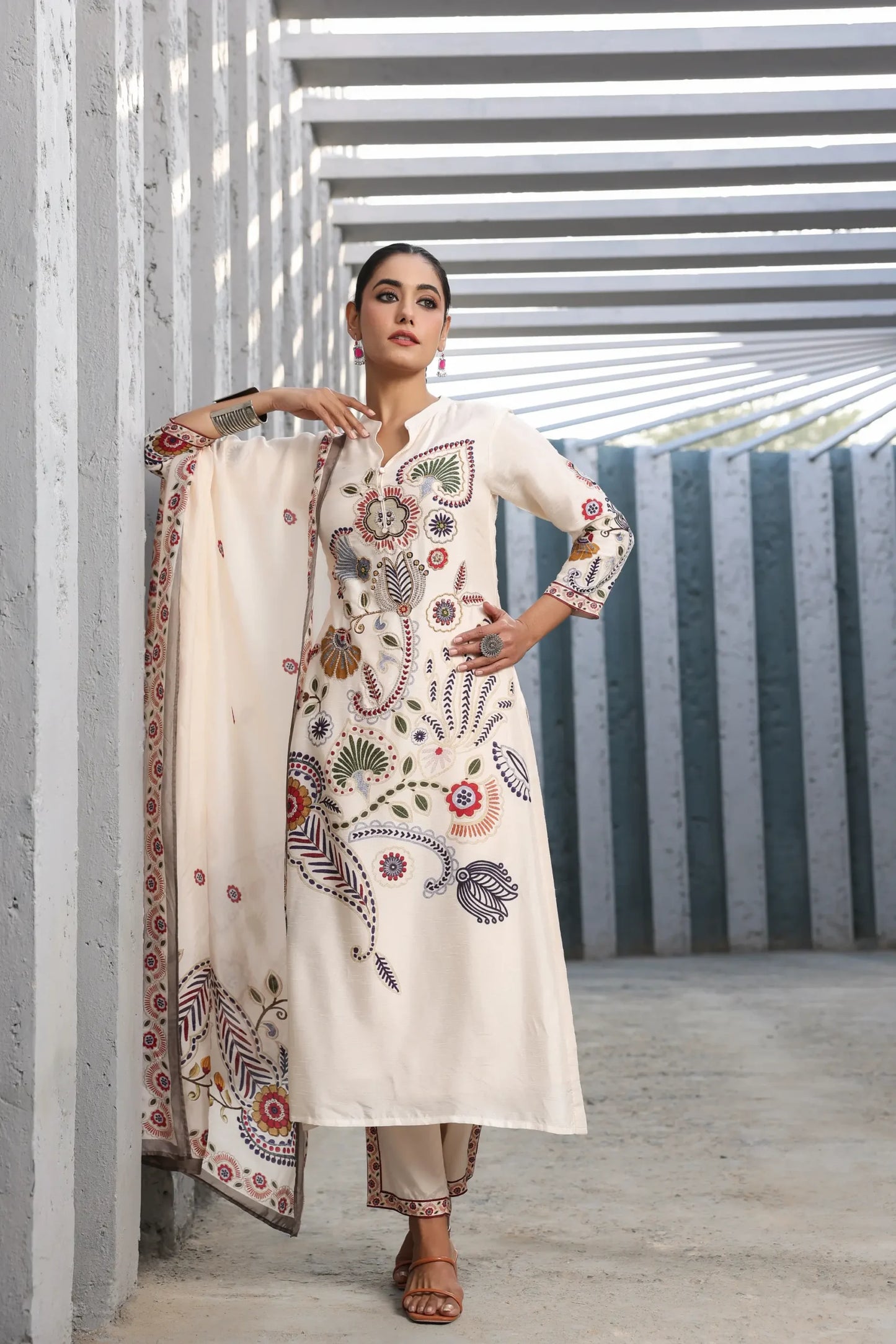 Applique Print Straight Kurti With Pant And Printed Dupatta