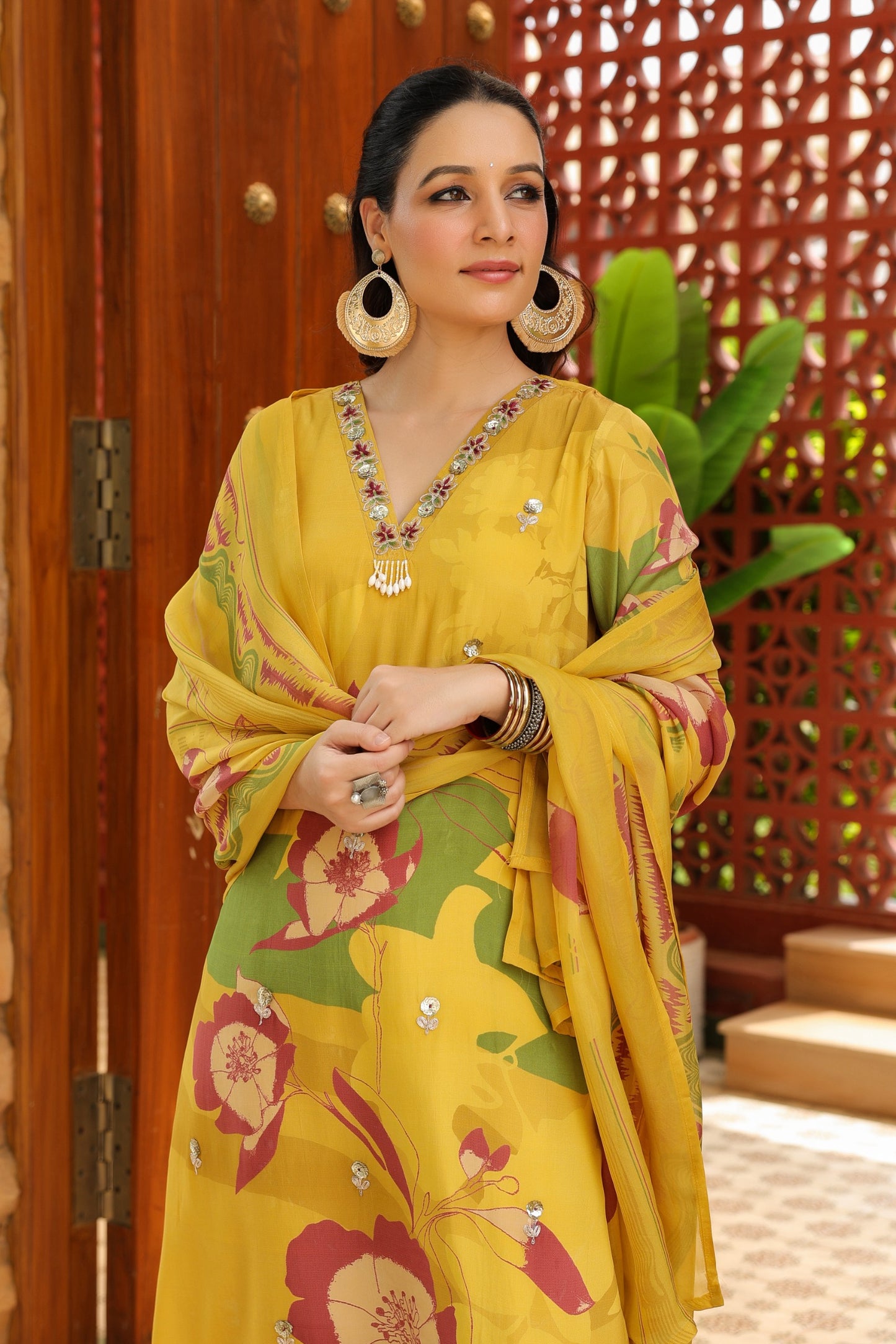 Yellow crepe with chiffon Dupatta and chiffon dup cotton lining
