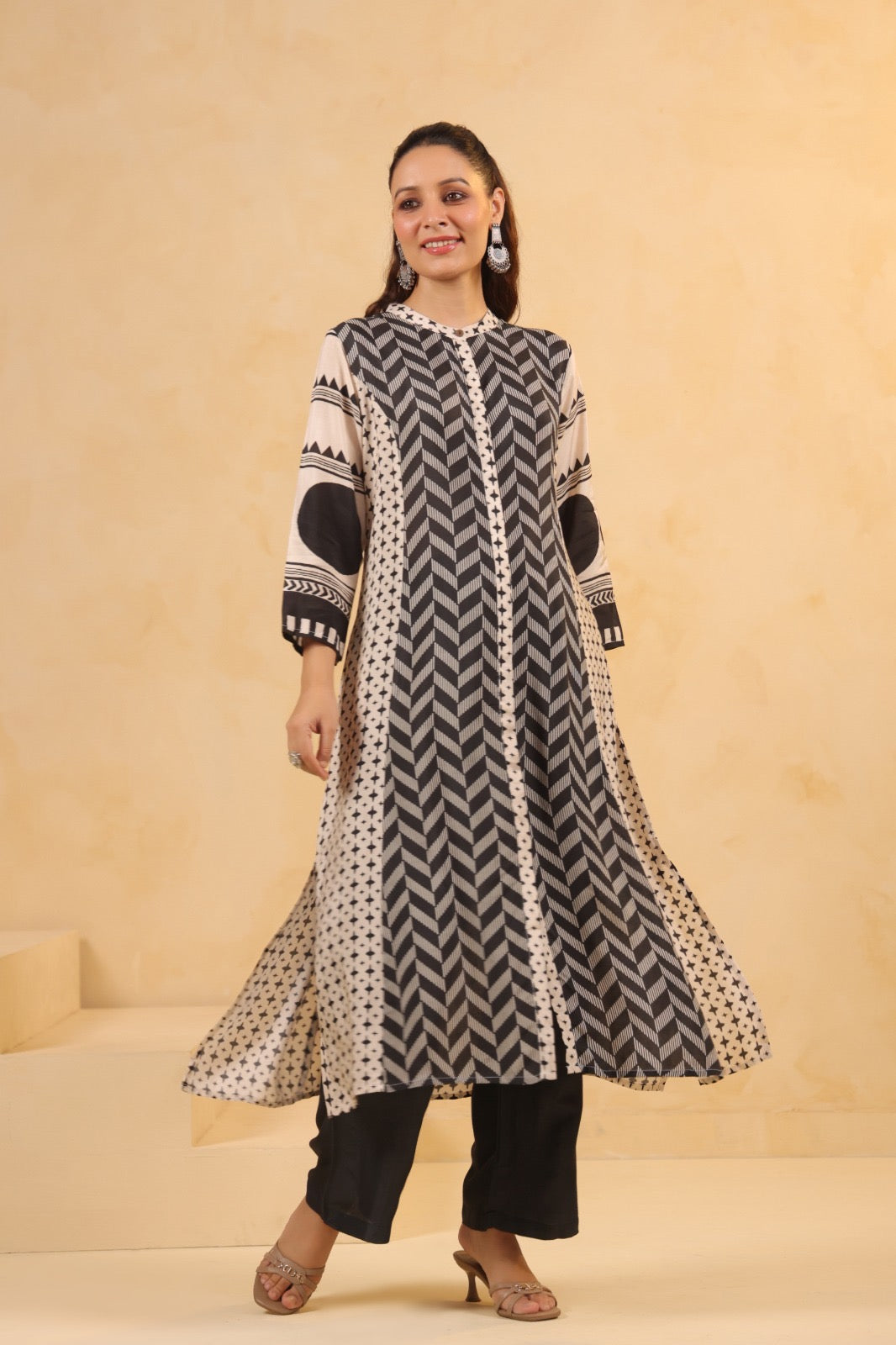 Black white beautiful crepe kurta pant