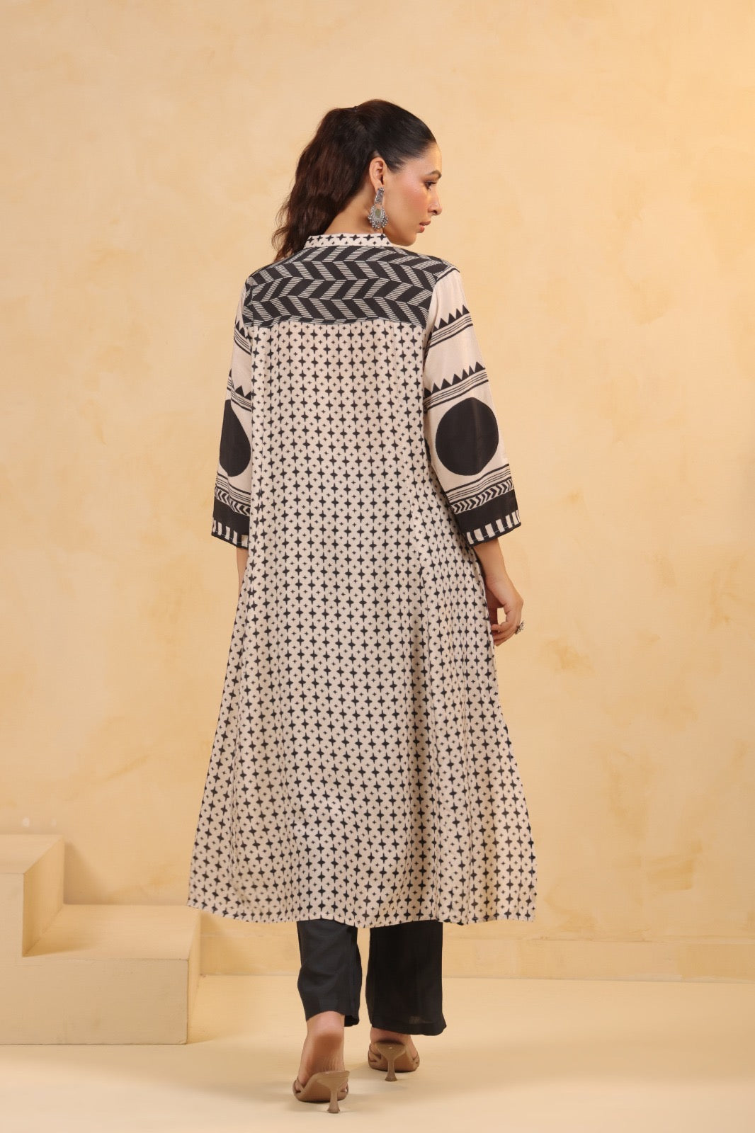 Black white beautiful crepe kurta pant
