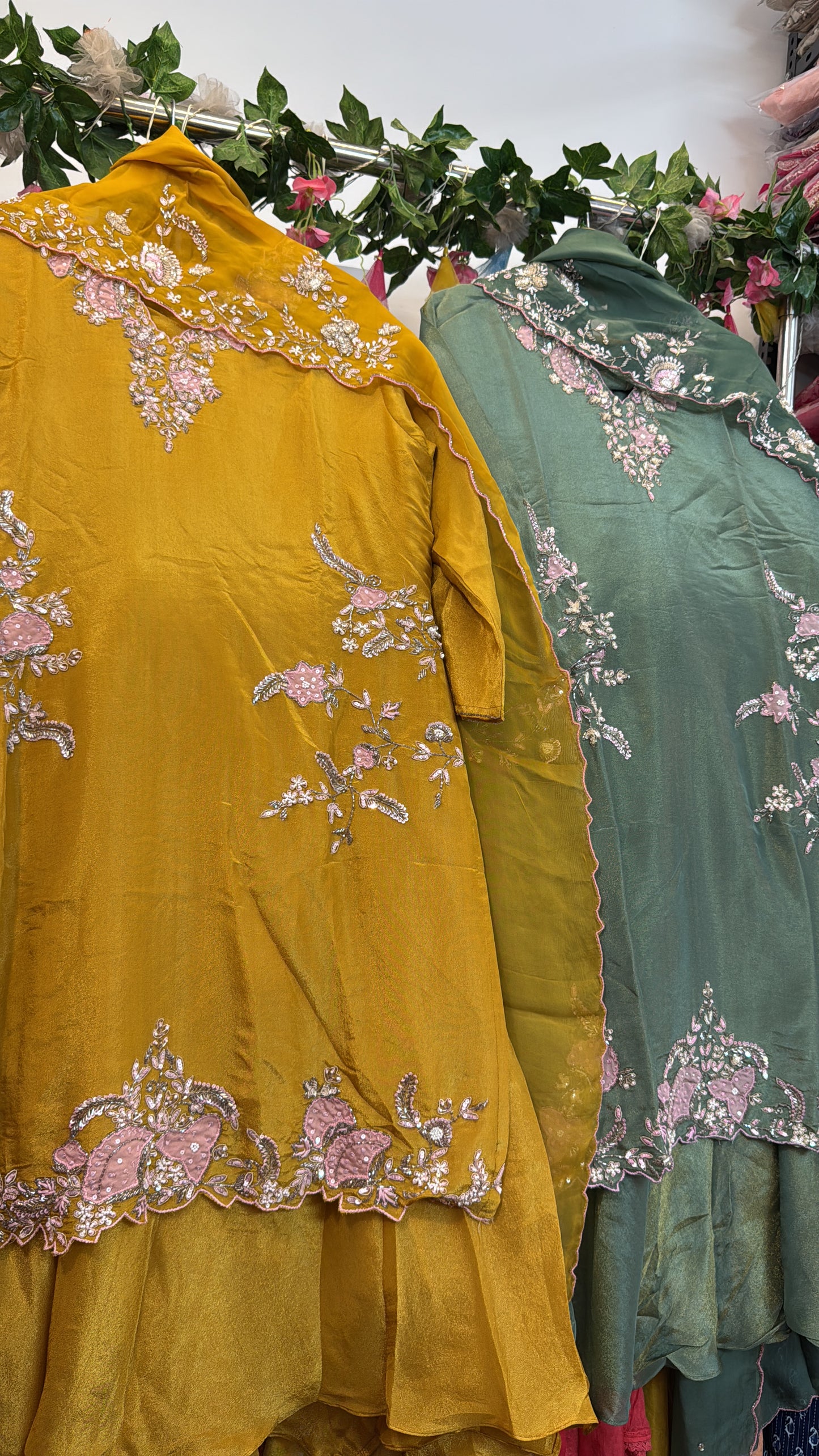 Luxe appliqué yellow & Greeny divider