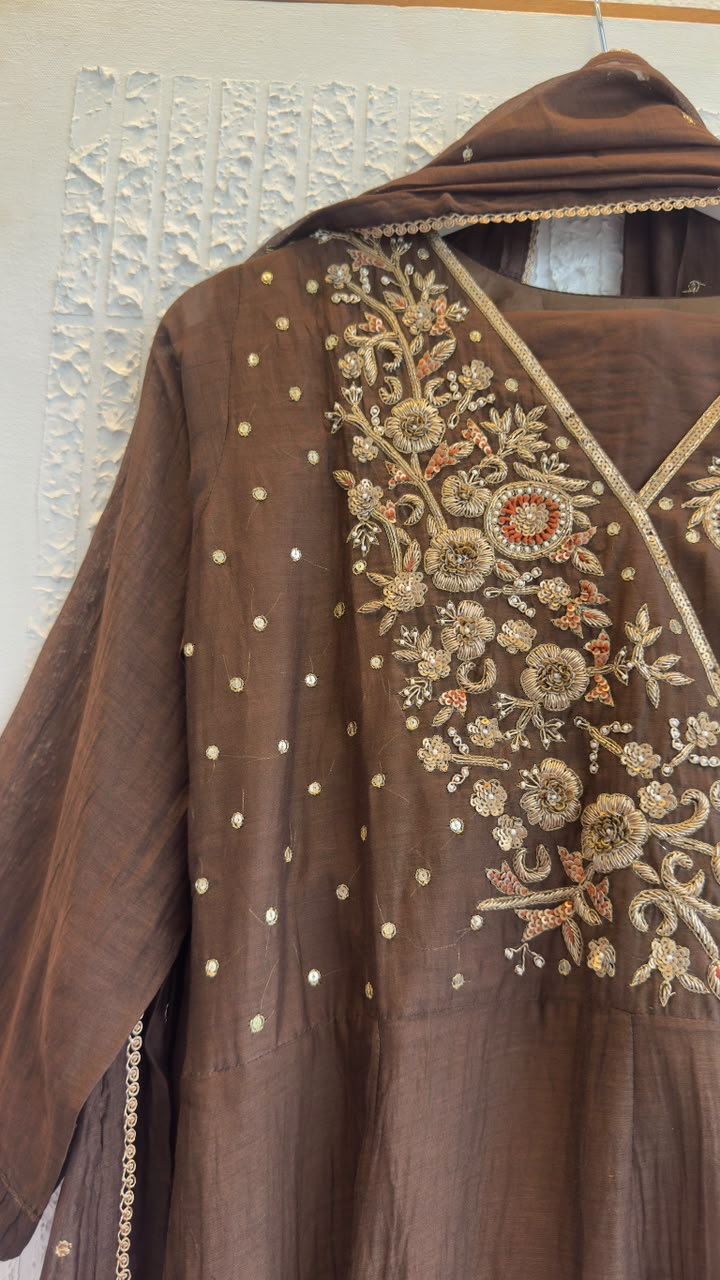 Heavy zardozi work in pure mul chandari suit