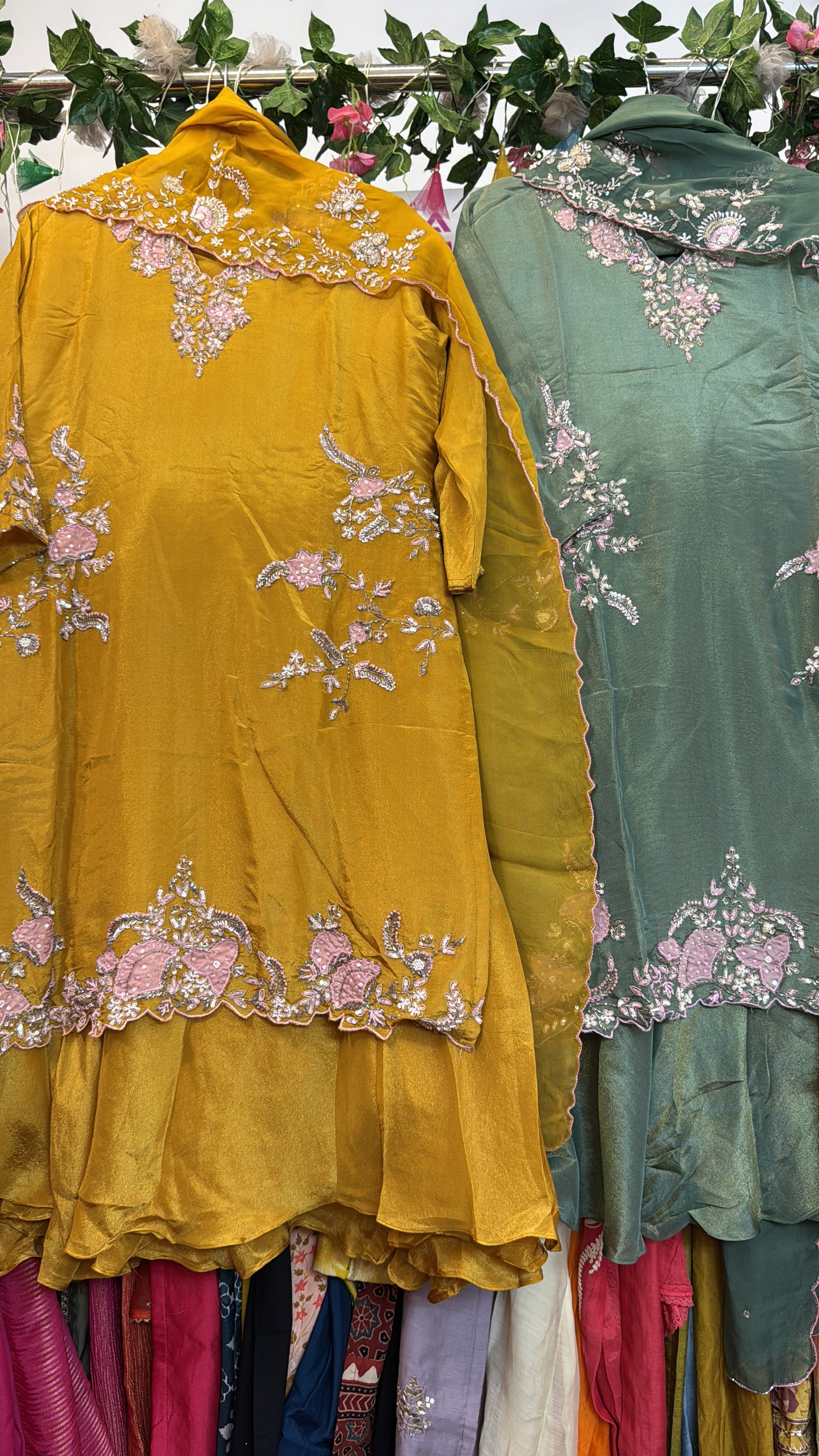 Luxe appliqué yellow & Greeny divider