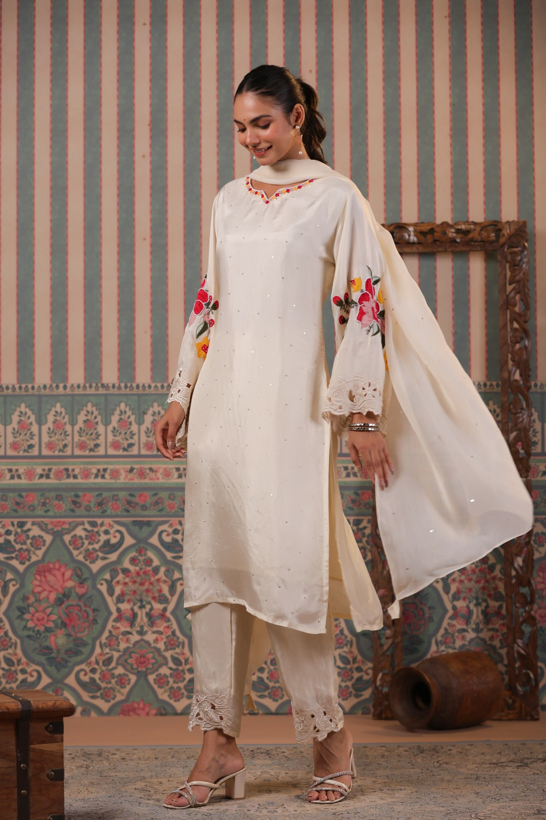 Bell sleeves silk suit ( cream & ice blue)