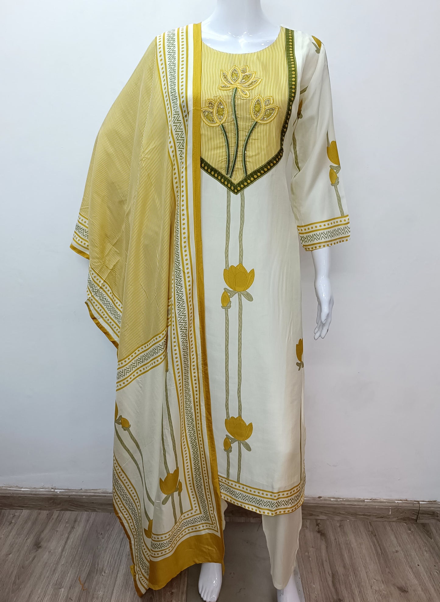 Digital yellow silk straight suit