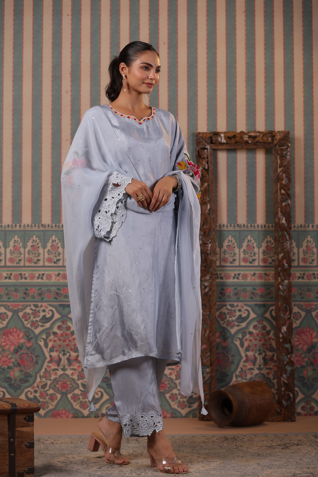Bell sleeves silk suit ( cream & ice blue)