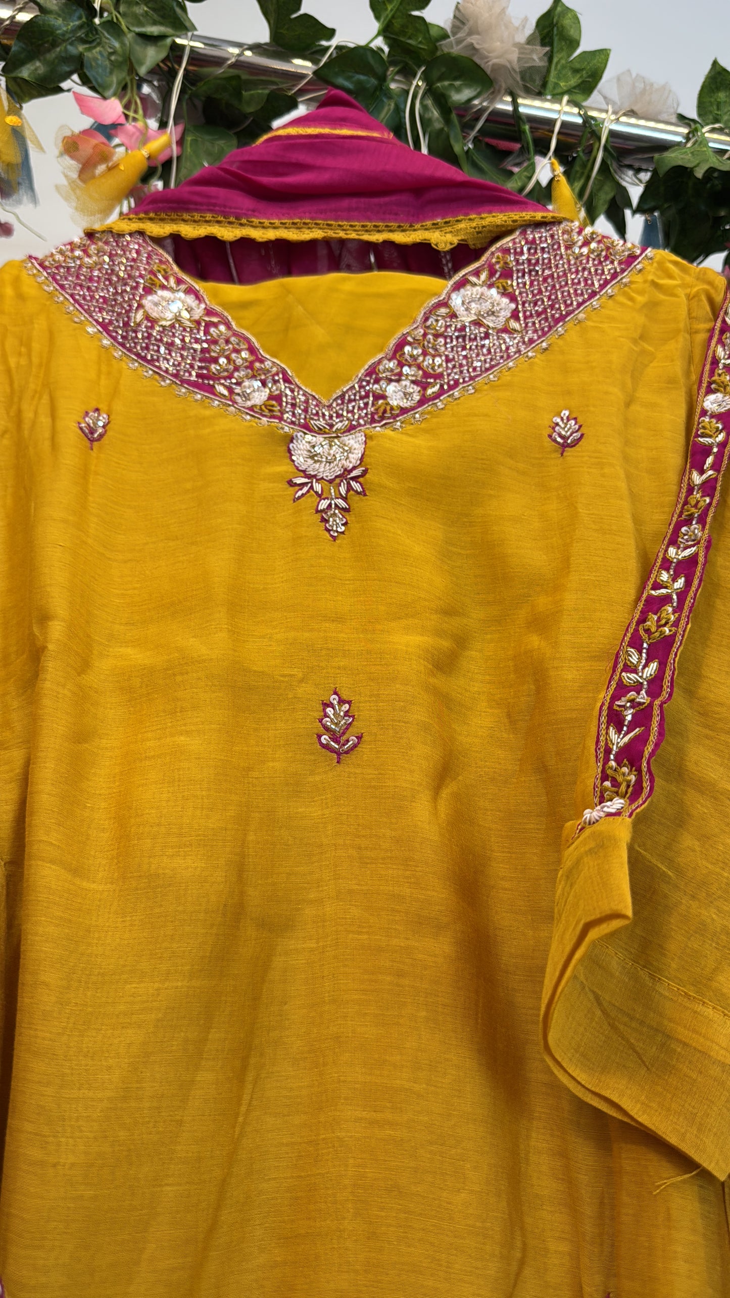 V hand work neck mul chandari