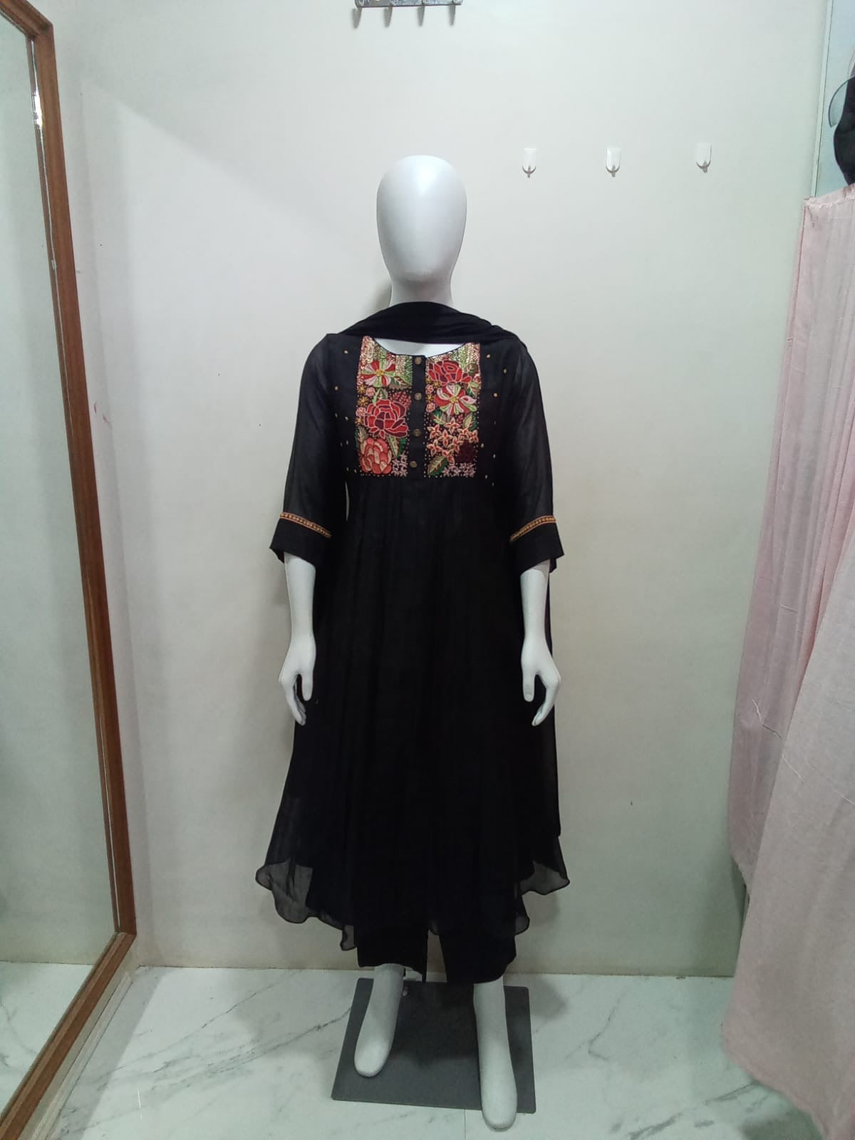 Rose hand embroidery mul chandari