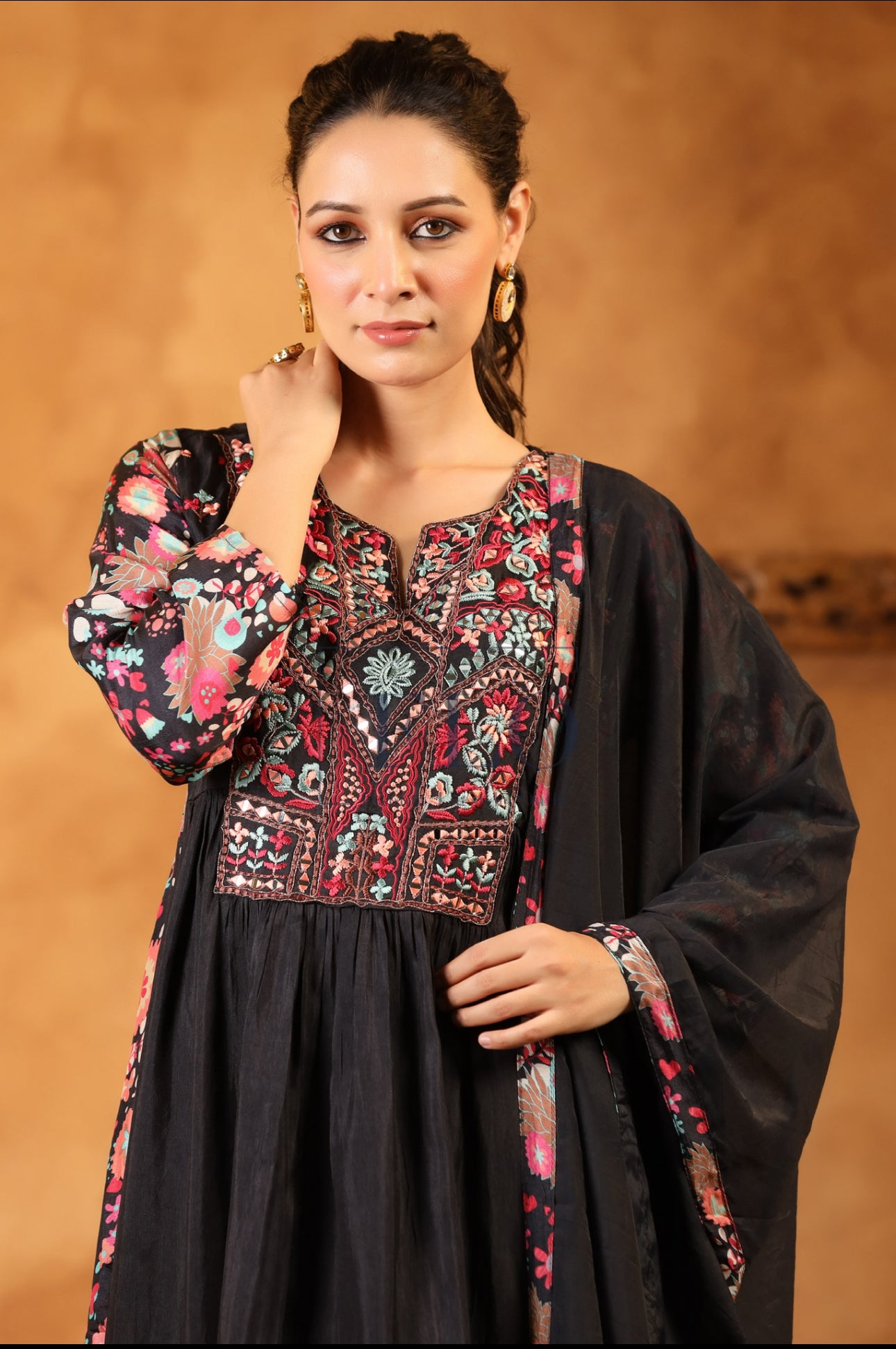 Black silk embroidery suit