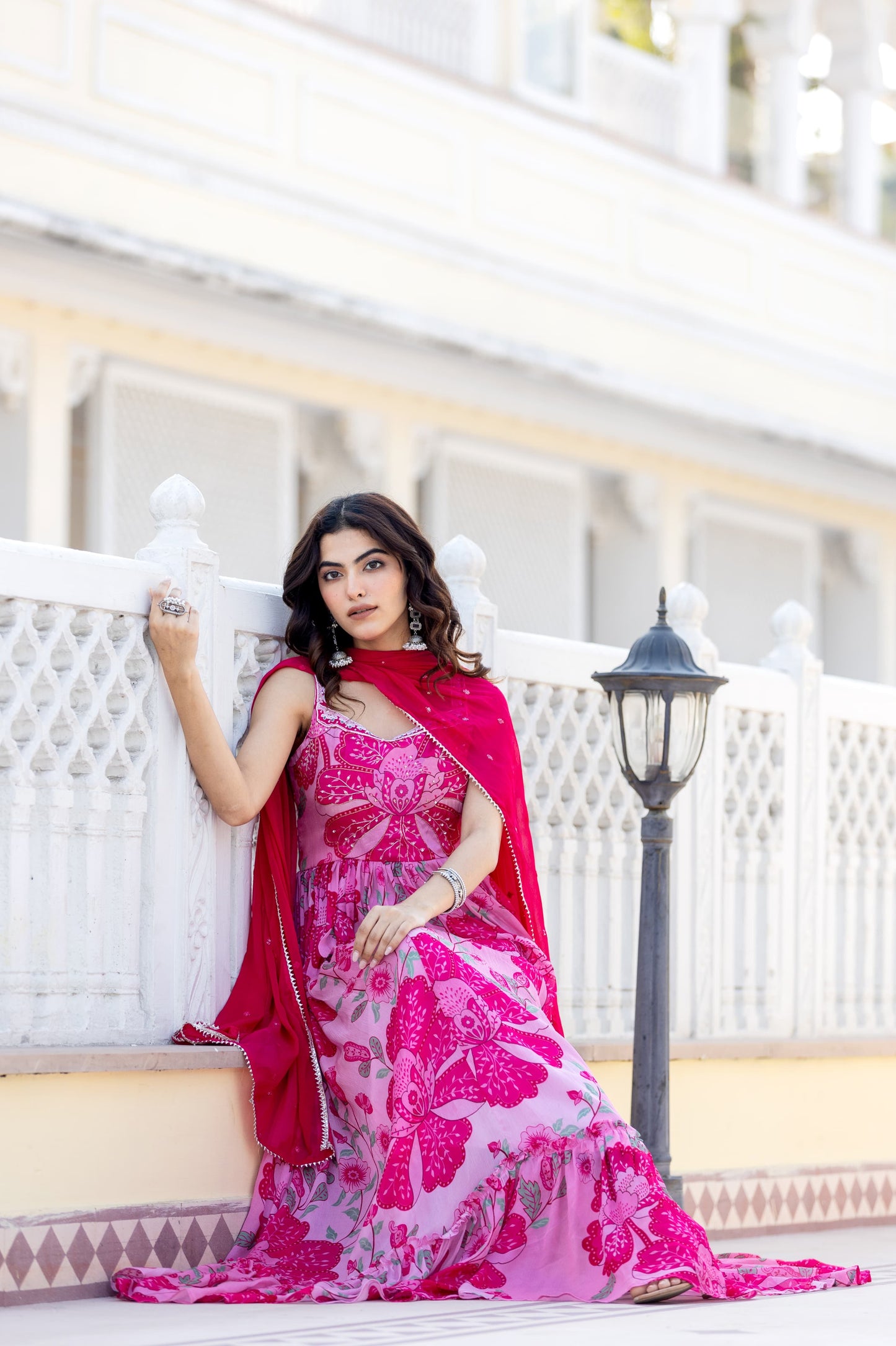 Pink sleeves less gown Chinon
