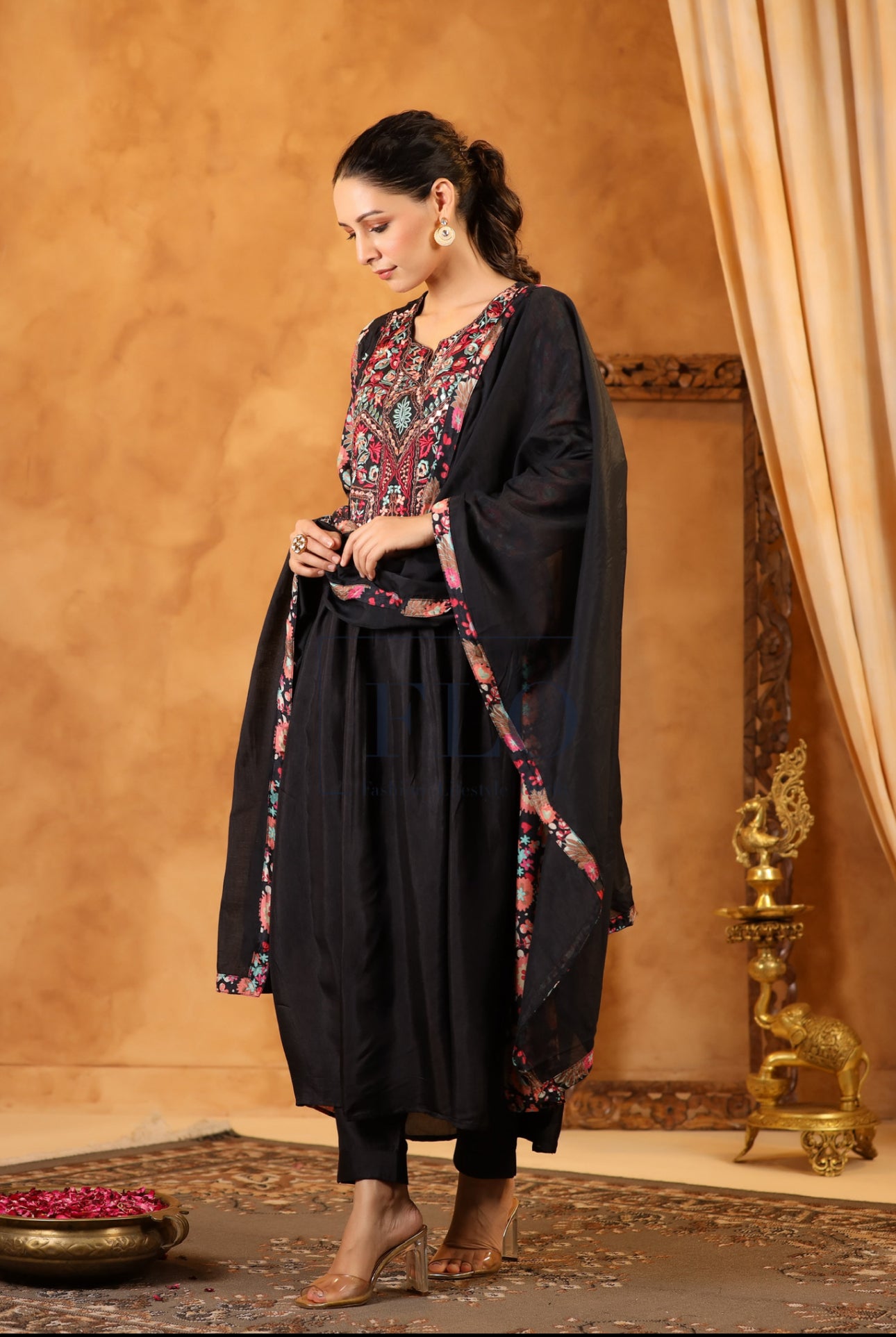 Black silk embroidery suit