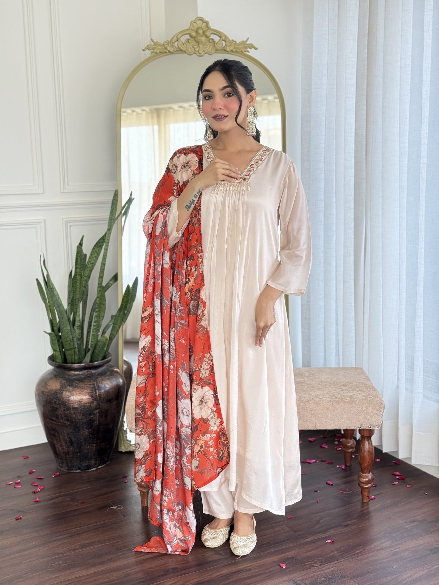 Ivory red chinon Aline suit