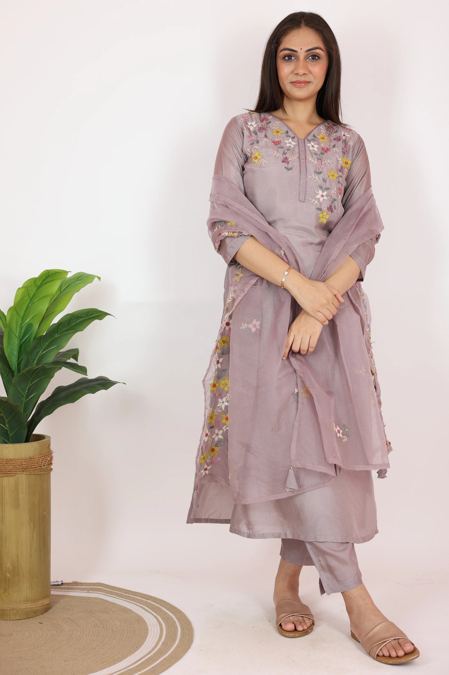Simple cober onion pink silk suit