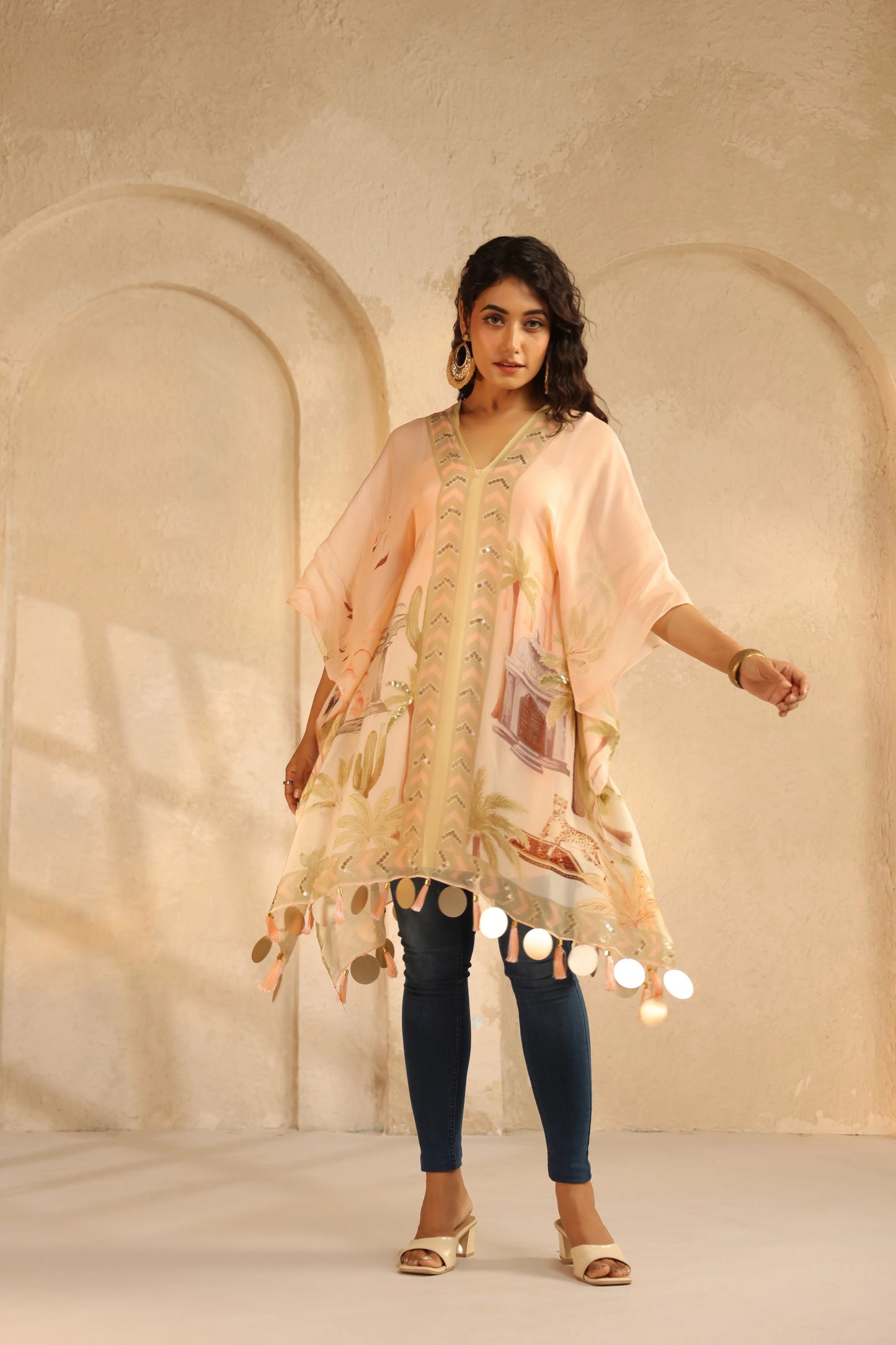 Pure & 0rinted top with beautiful detailing with inner
