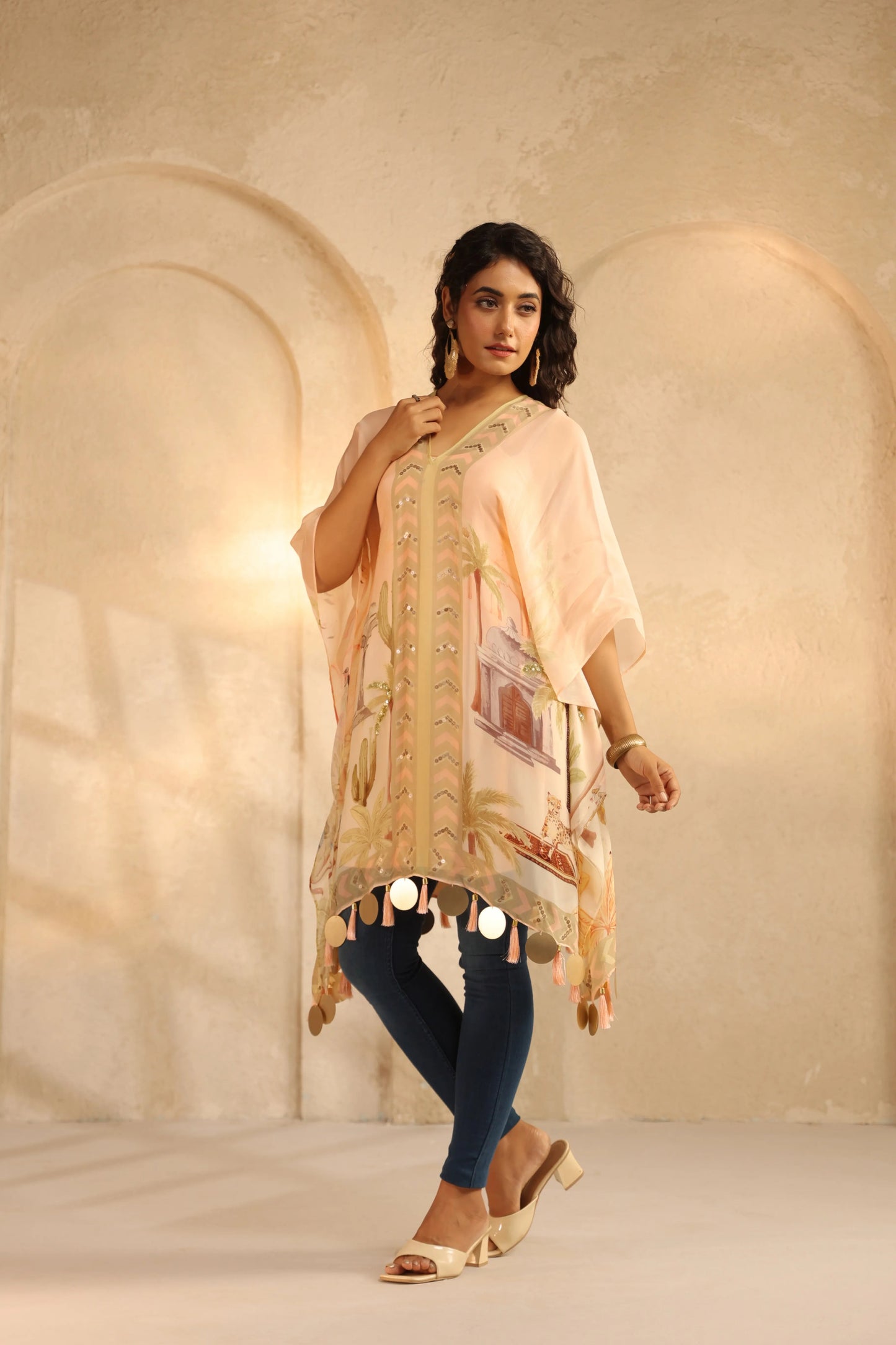 Pure & 0rinted top with beautiful detailing with inner