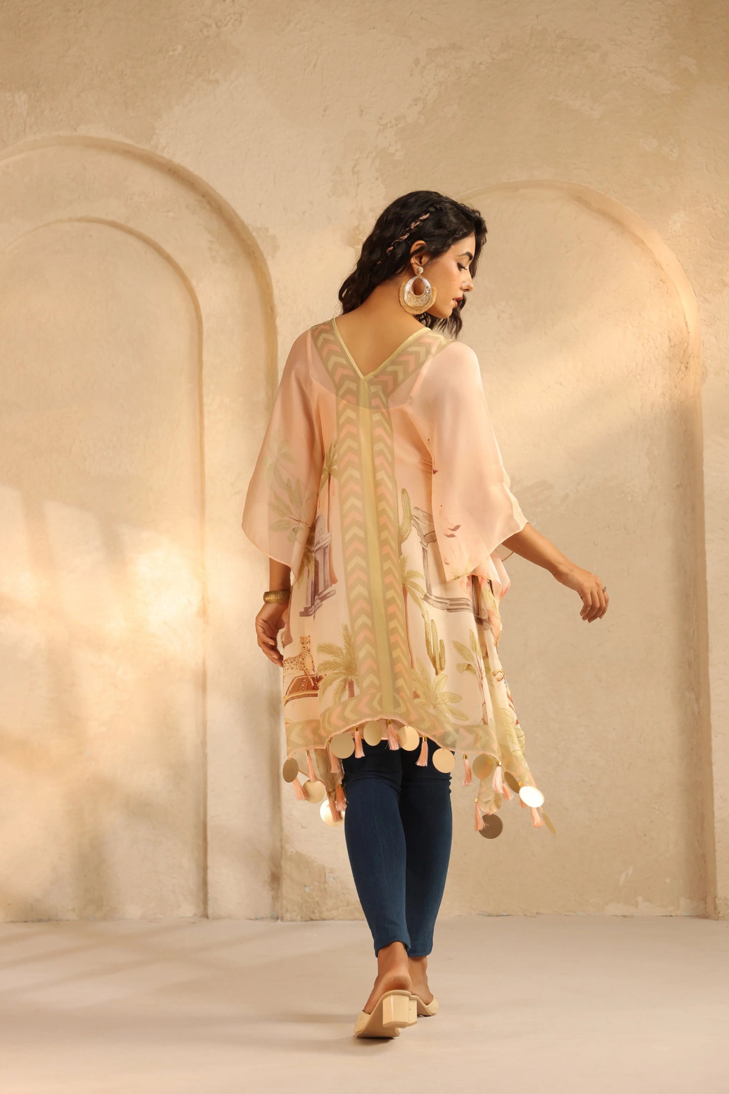 Pure & 0rinted top with beautiful detailing with inner