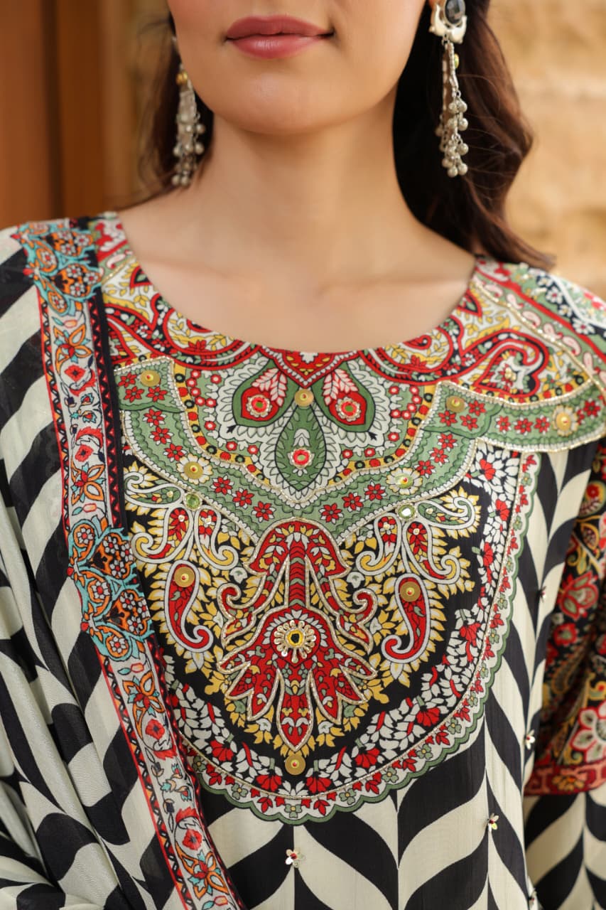 Black Gomertical print crepe kurta pants with chiffon Dupatta