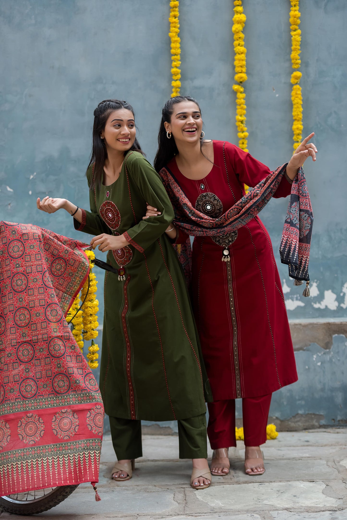Kutch green handling cotton kurta pant with Ajrakh dupatta