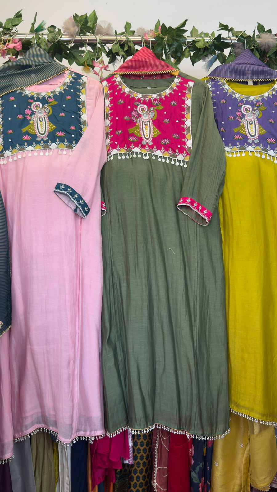 Srinath ji mul chandari suit with pants & tissue Dupatta