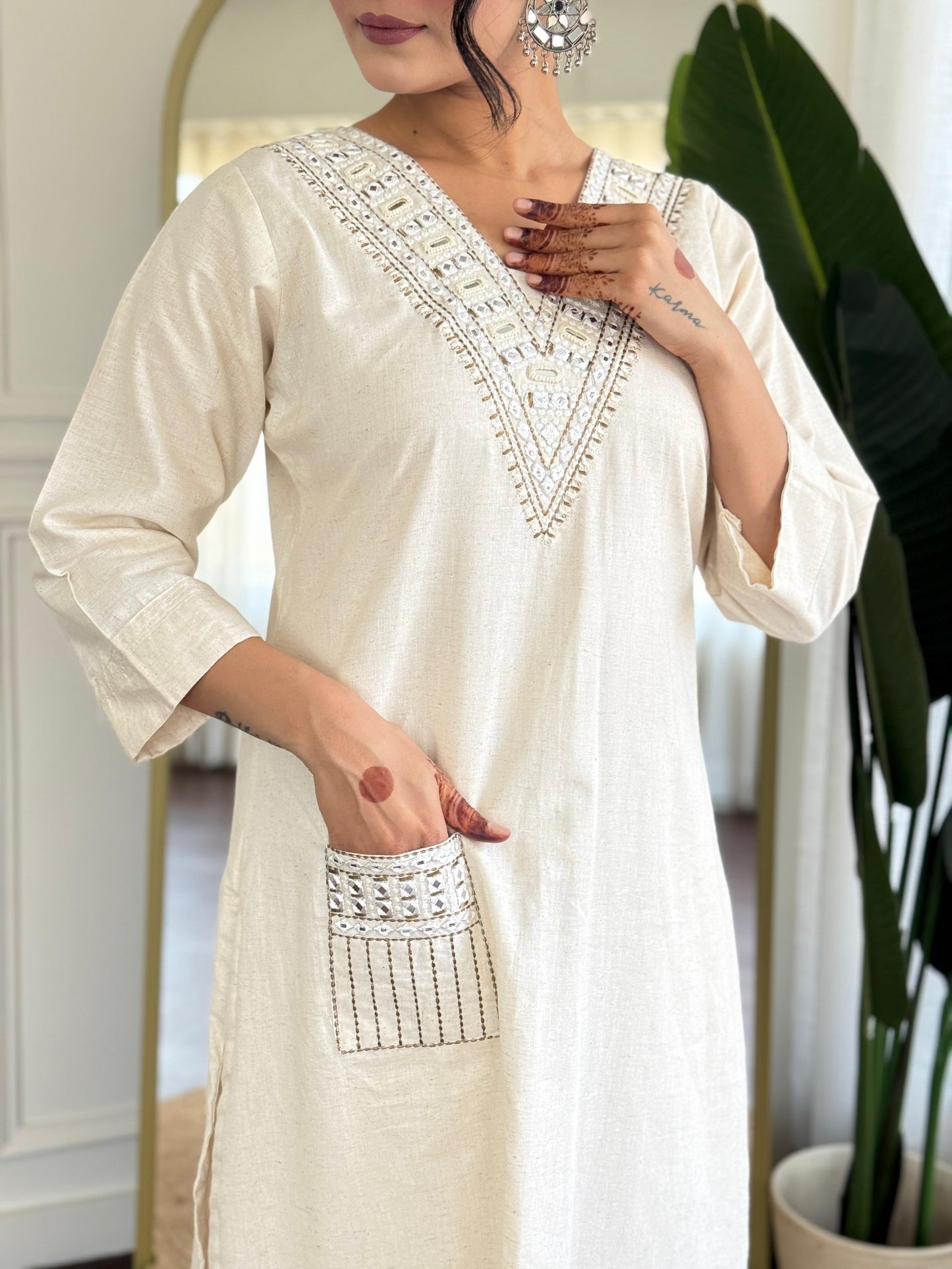 V off white cotton kurta pant