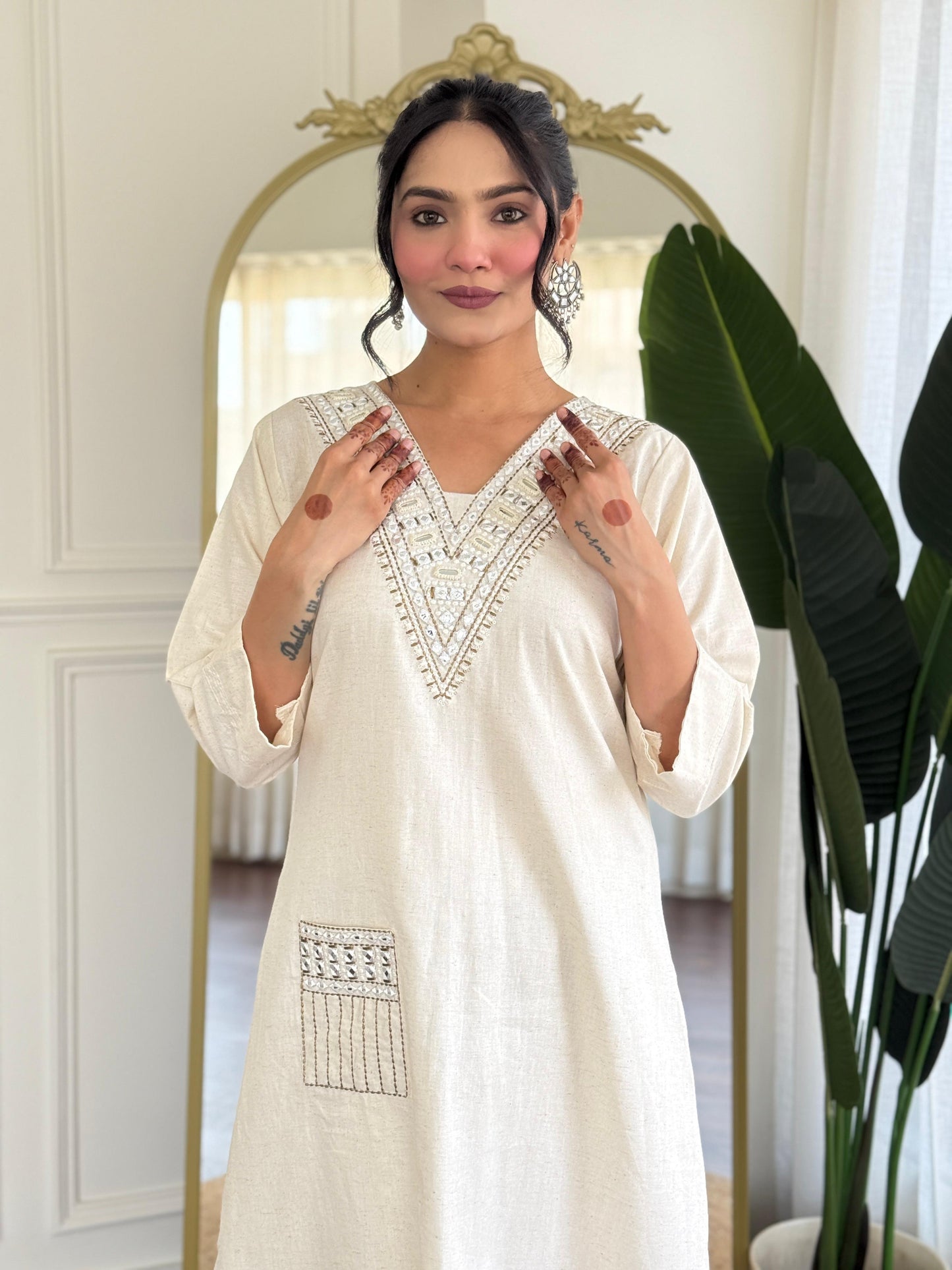 V off white cotton kurta pant