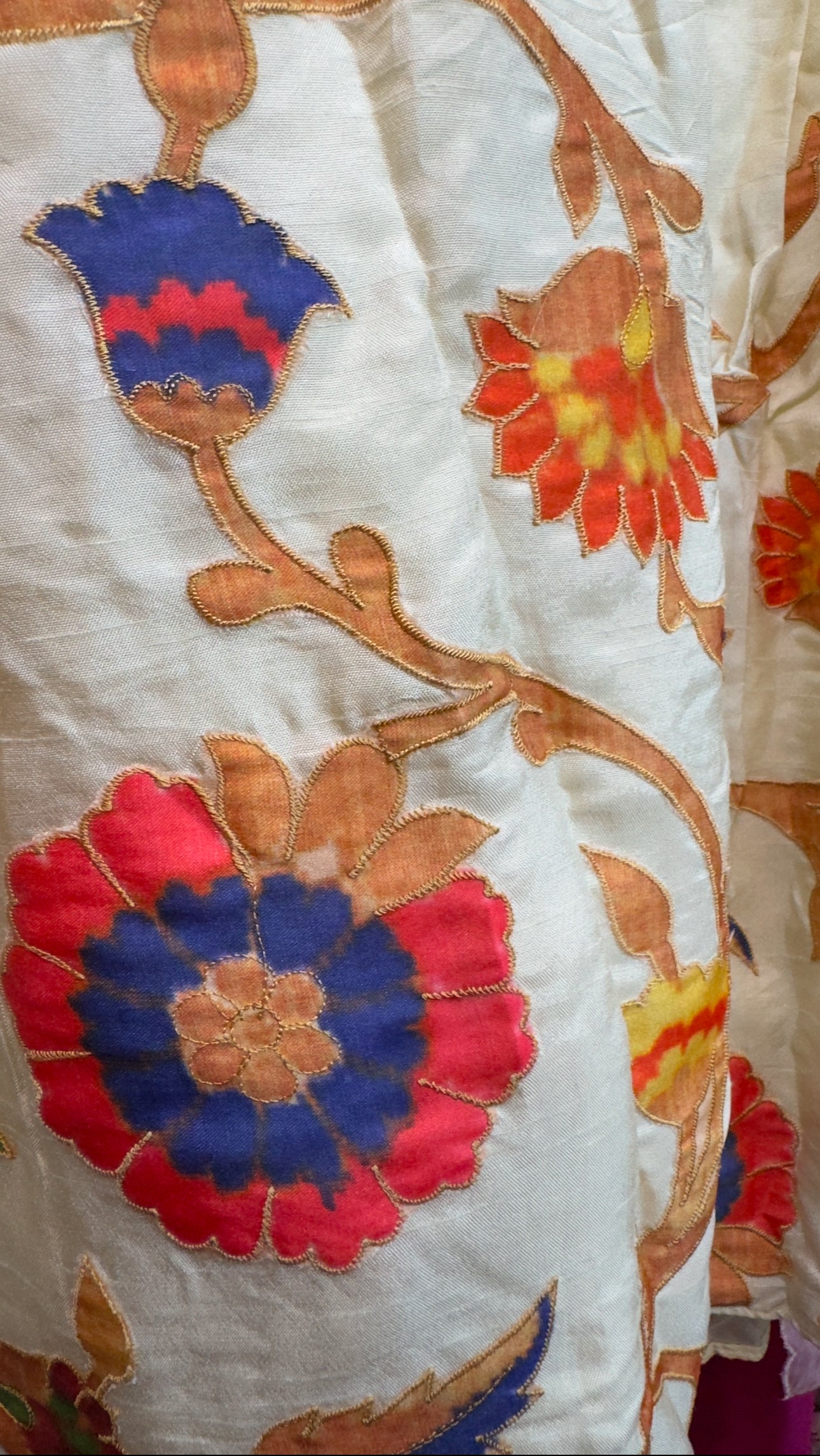 Soft silk appliqué cream and pink
