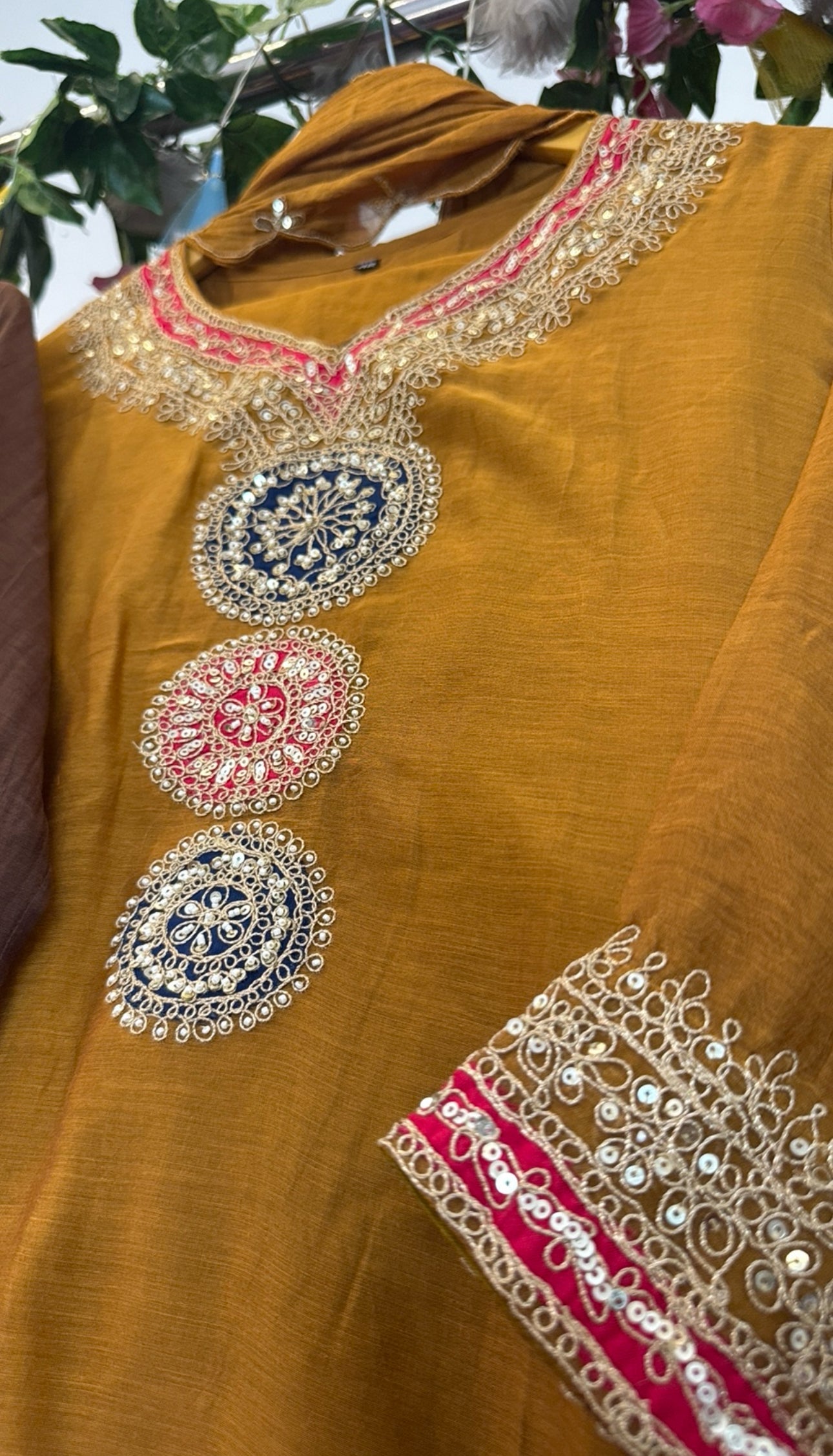 Hand work circle applique mul chandari suit