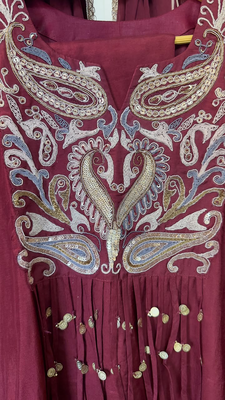 Beautiful bark Marron silk suit with handwork