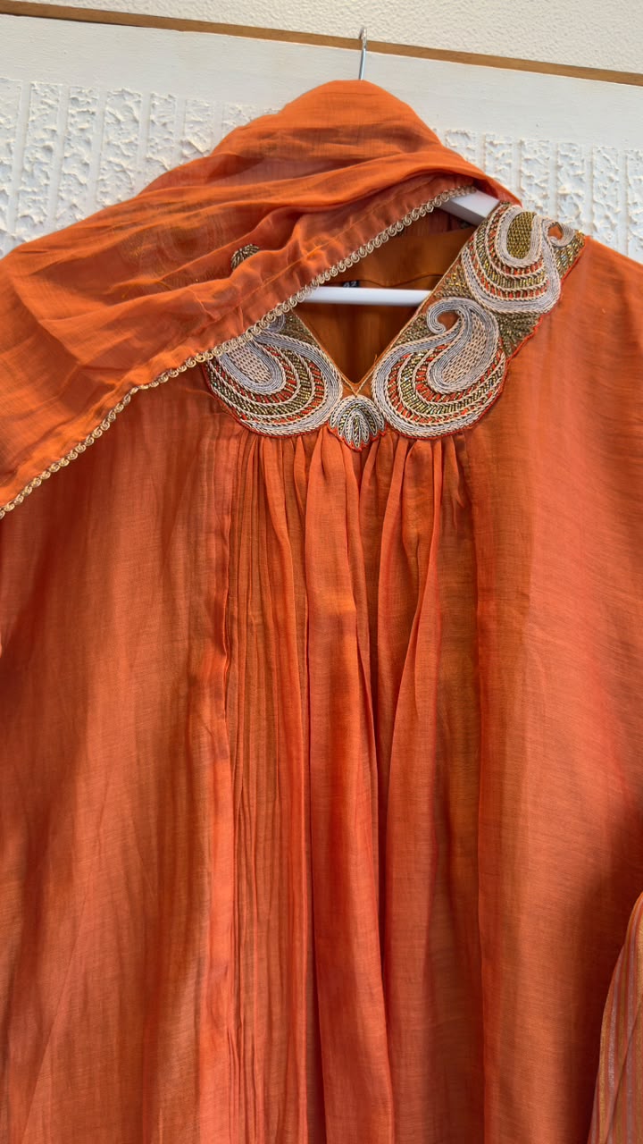 Fusion & vintage mul chandari kurta with tissue pants